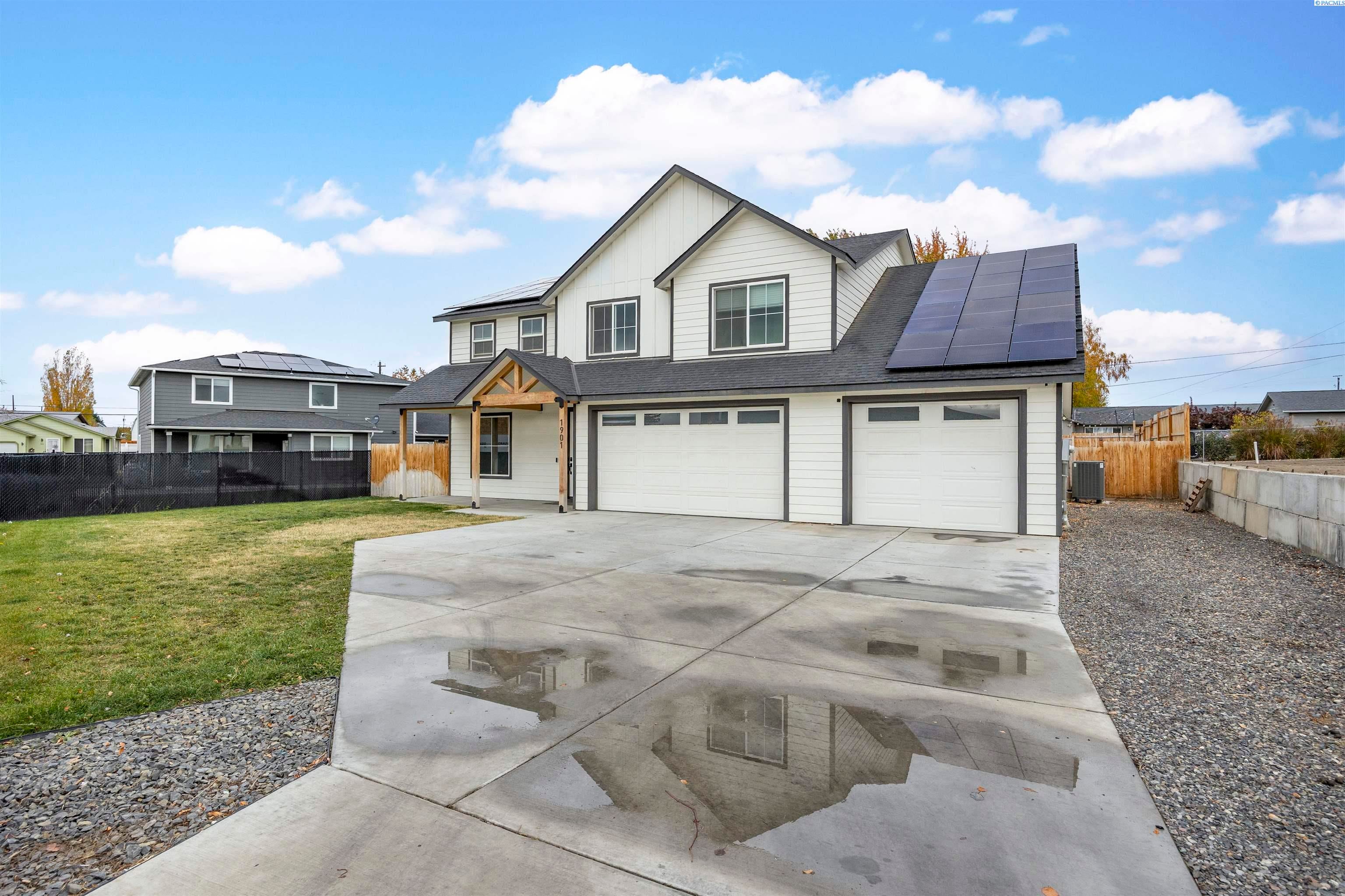 Grandview, Washington, 98930, United States, 5 Bedrooms Bedrooms, ,3 BathroomsBathrooms,Residential,For Sale,1988632