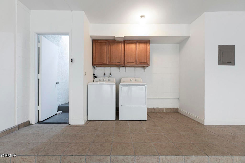 Glendale, California, 91205, United States, 3 Bedrooms Bedrooms, ,2 BathroomsBathrooms,Residential,For Sale,1938623