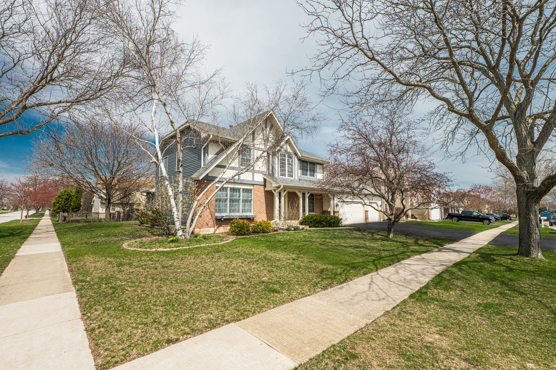  Beautifully Maintained Storybook Home - 物件實景