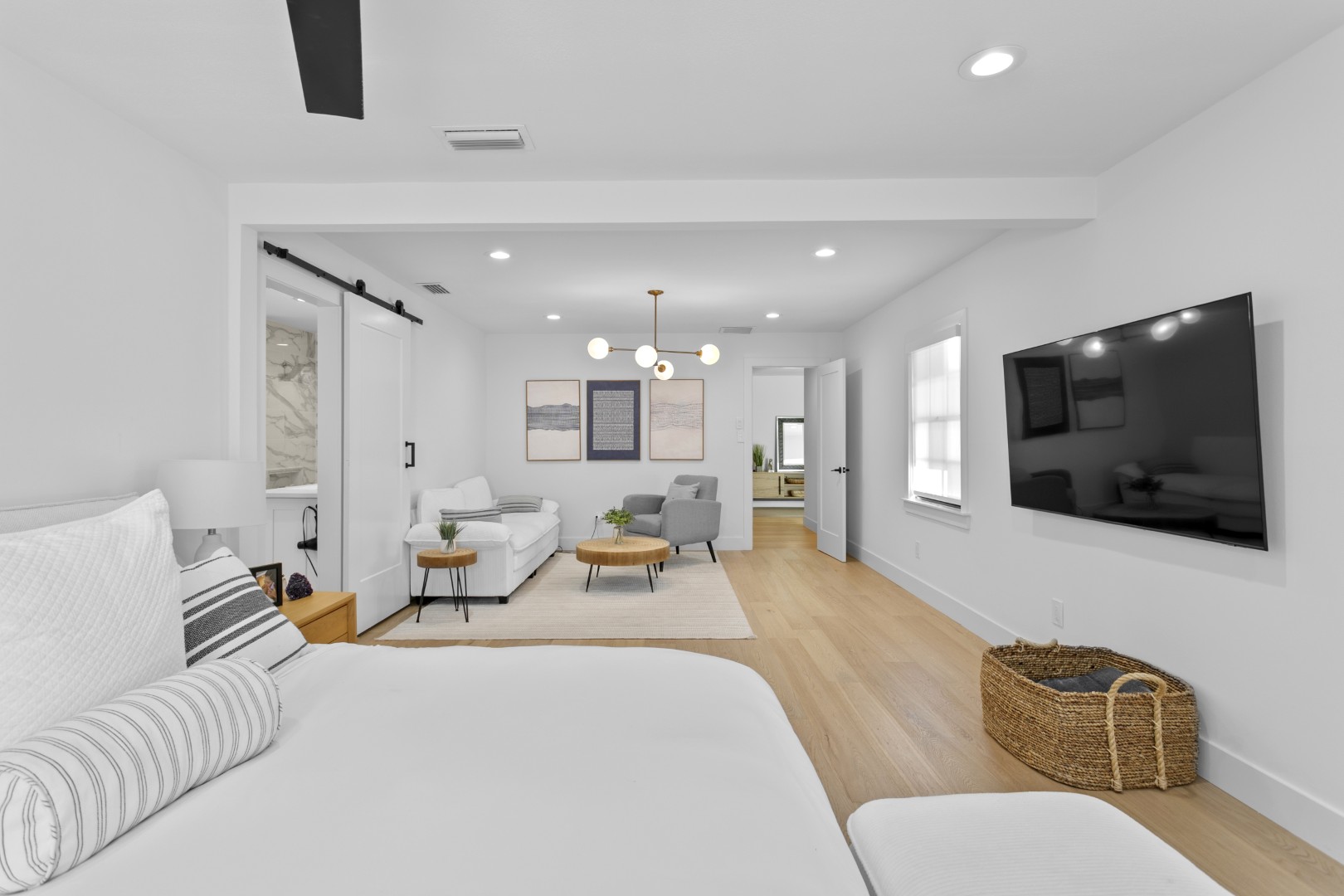 Tampa, Florida, 33629, United States, 4 Bedrooms Bedrooms, ,5 BathroomsBathrooms,Residential,For Sale,2010401