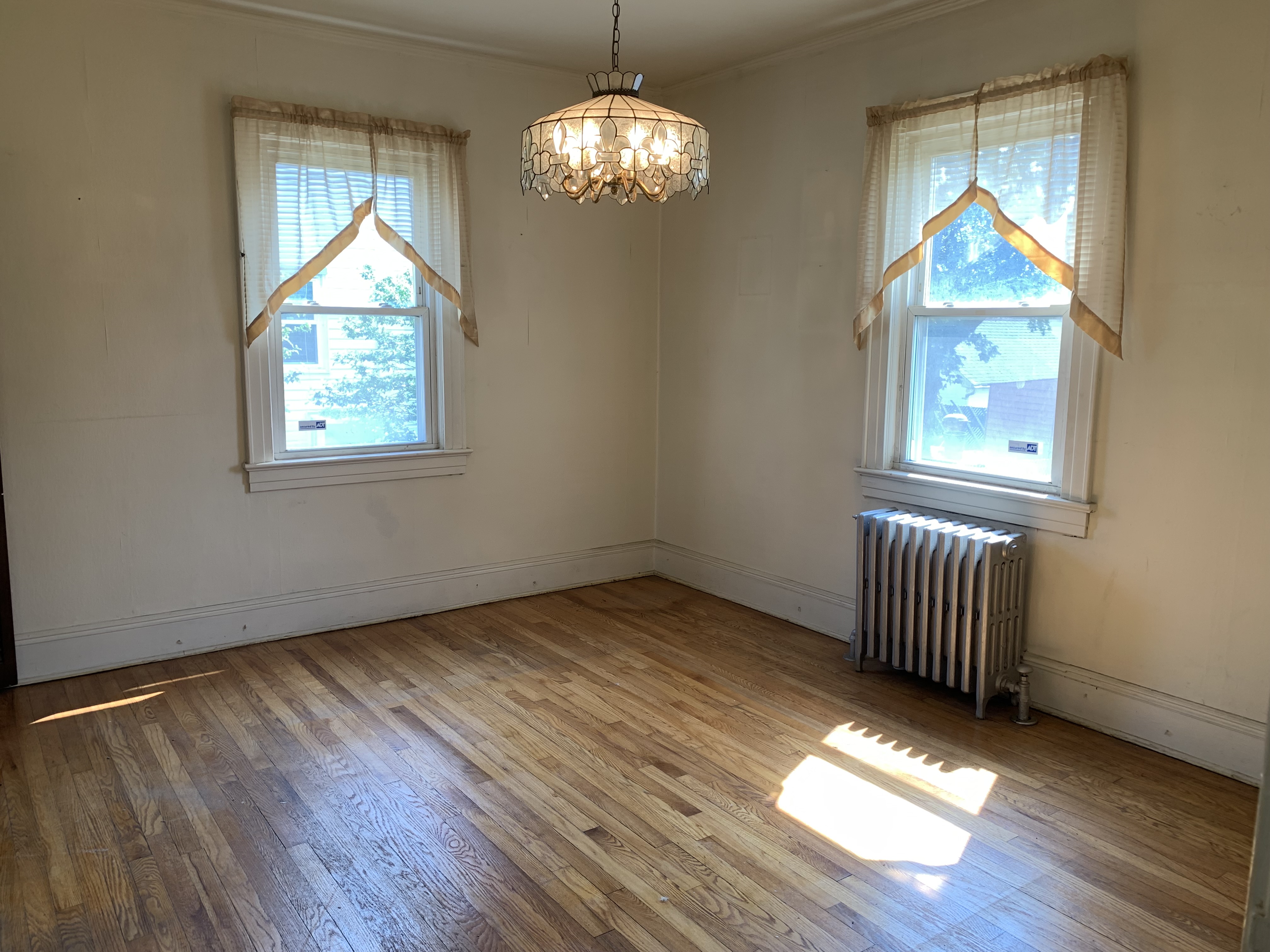 Elmont, New York, 11003, United States, 3 Bedrooms Bedrooms, ,1 BathroomBathrooms,Residential,For Sale,1976204