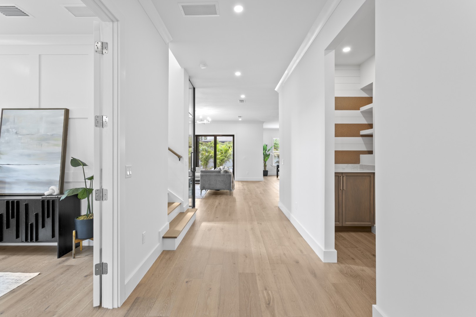 Tampa, Florida, 33611, United States, 6 Bedrooms Bedrooms, ,6 BathroomsBathrooms,Residential,For Sale,1981634