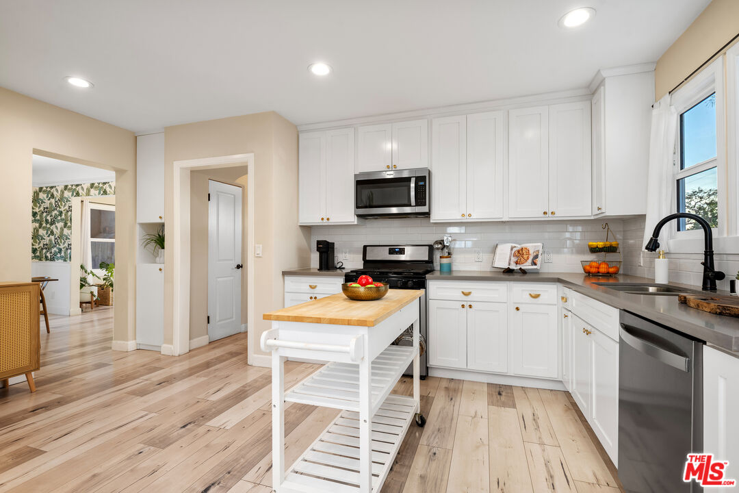 Inglewood, California, 90305, United States, 4 Bedrooms Bedrooms, ,3 BathroomsBathrooms,Residential,For Sale,2003148