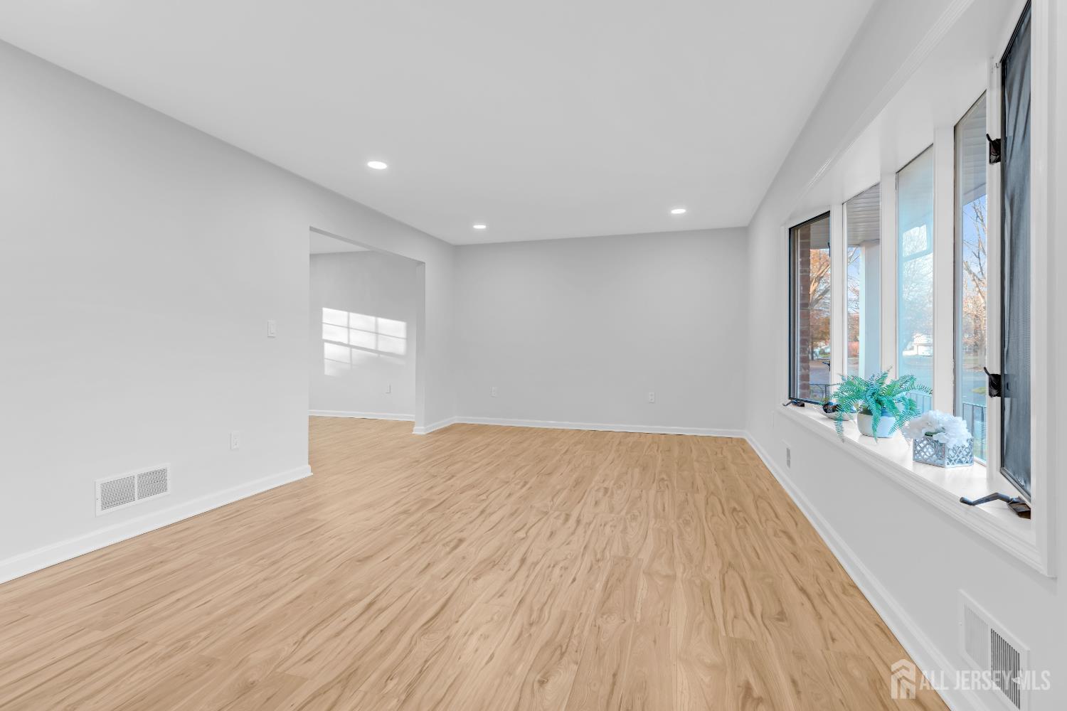 East Brunswick, New Jersey, 08816, United States, 3 Bedrooms Bedrooms, ,3 BathroomsBathrooms,Residential,For Sale,2001983