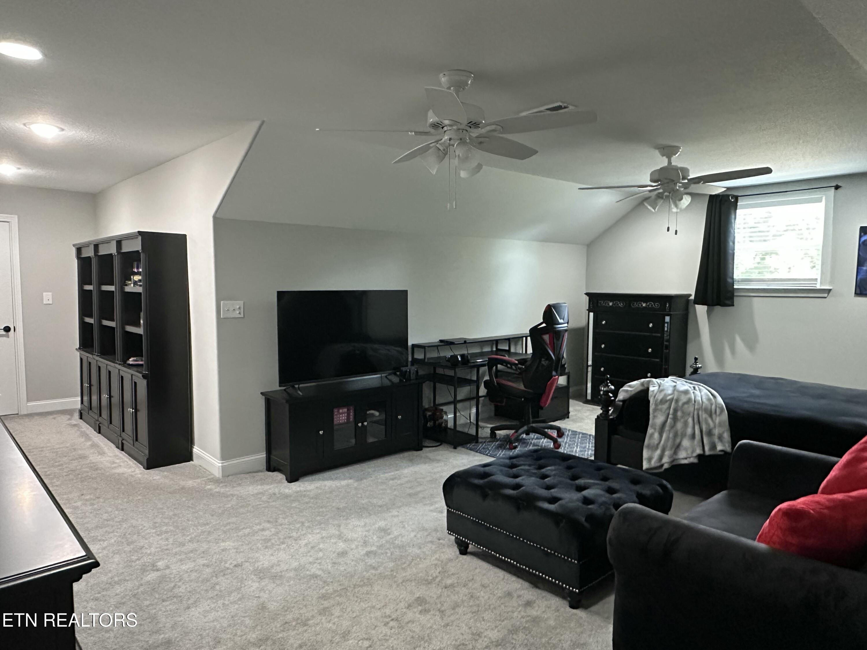 Maryville, Tennessee, 37804, United States, 5 Bedrooms Bedrooms, ,3 BathroomsBathrooms,Residential,For Sale,1927835
