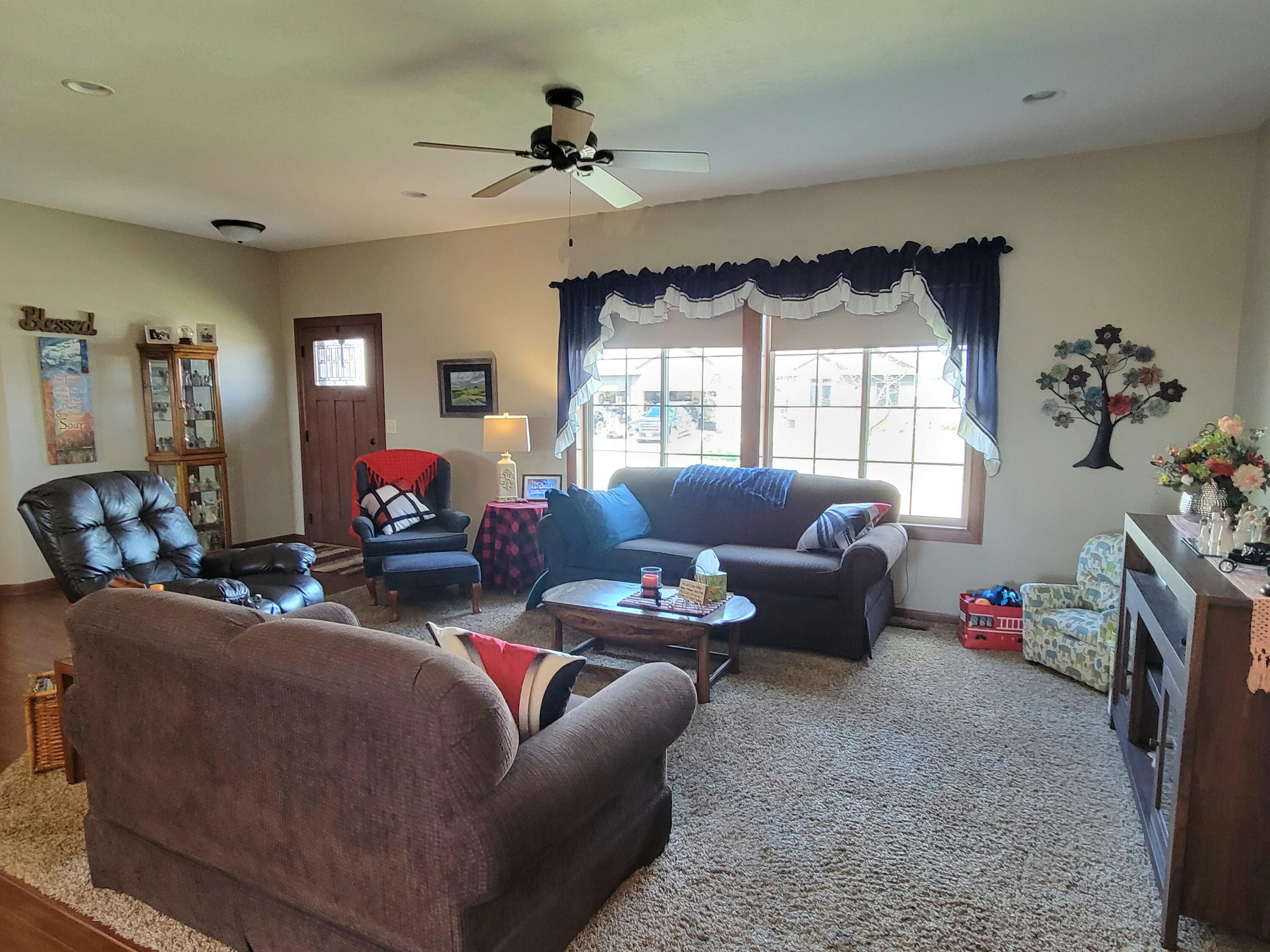 Aberdeen, South Dakota, 57401, United States, 5 Bedrooms Bedrooms, ,4 BathroomsBathrooms,Residential,For Sale,1931834