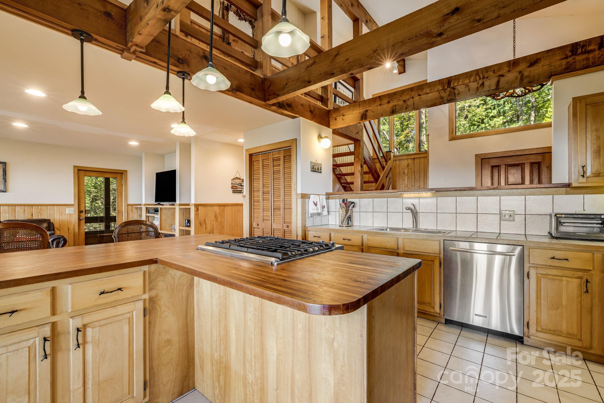 Little Switzerland, North Carolina, 28752, United States, 3 Bedrooms Bedrooms, ,3 BathroomsBathrooms,Residential,For Sale,1949808