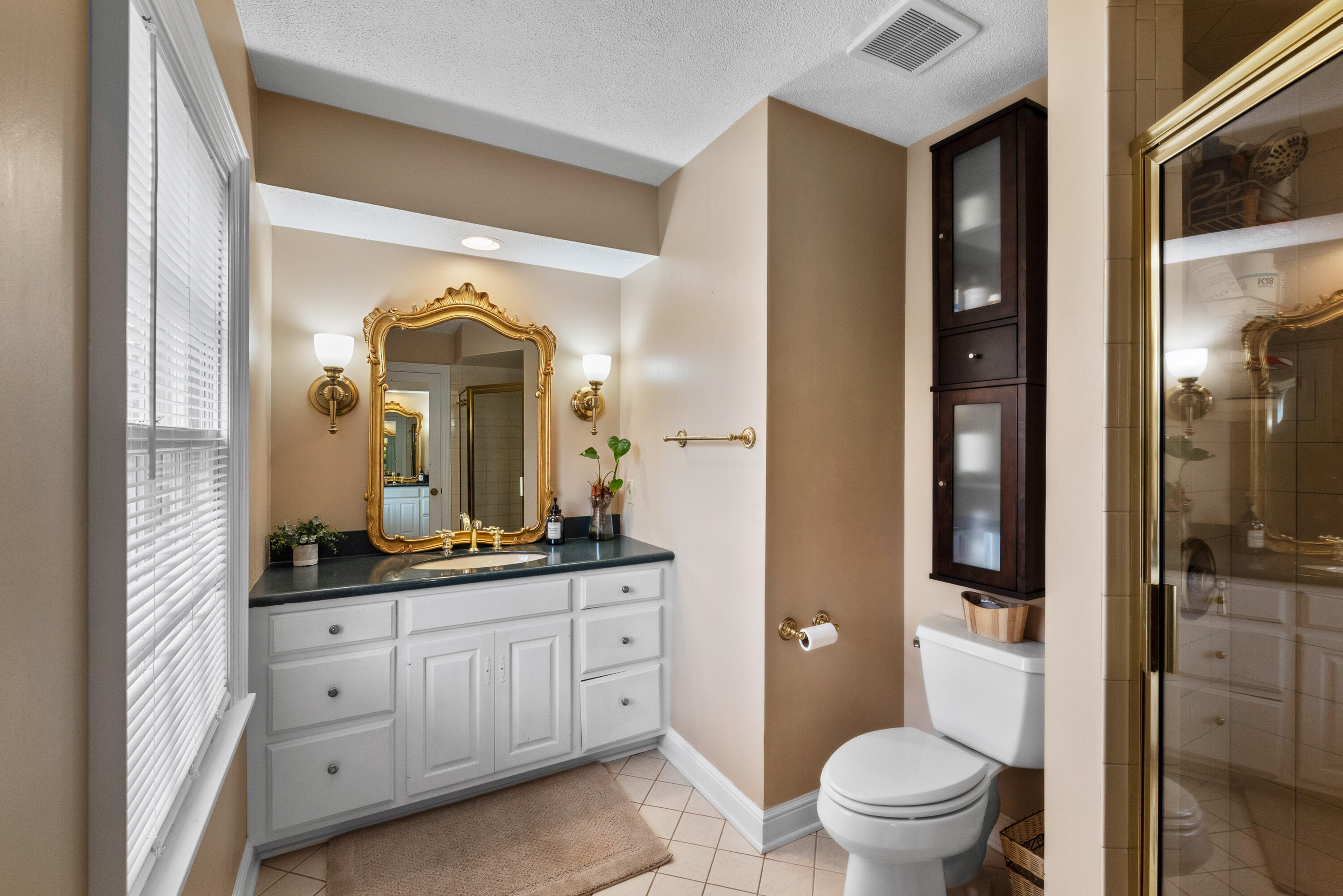 Mequon, Wisconsin, 53092, United States, 4 Bedrooms Bedrooms, ,3 BathroomsBathrooms,Residential,For Sale,1989588