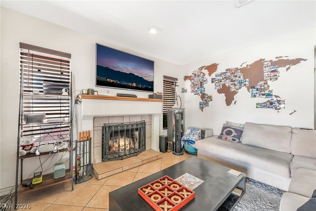Henderson, Nevada, 89014, United States, 4 Bedrooms Bedrooms, ,3 BathroomsBathrooms,Residential,For Sale,2028376