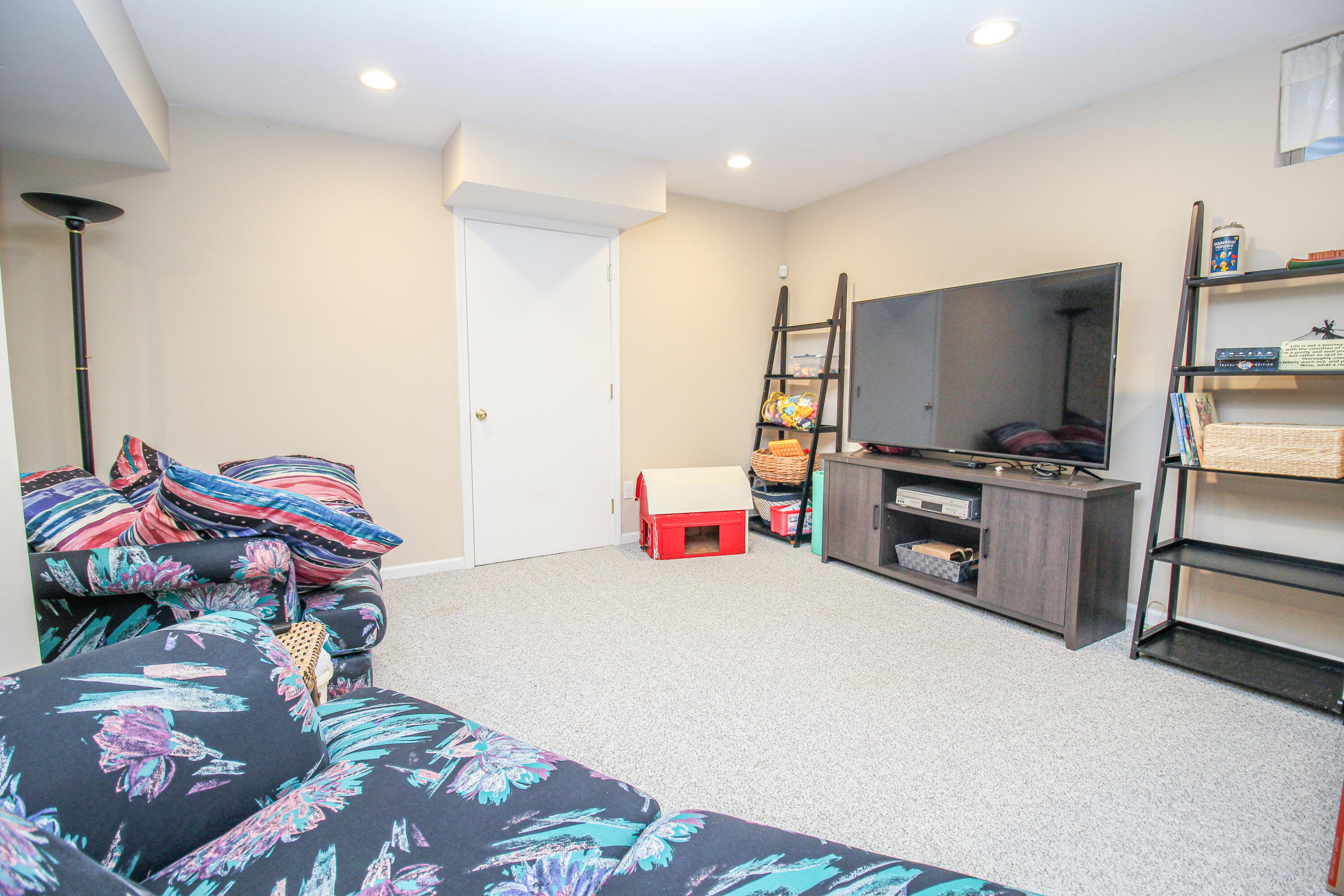 South Haven, Michigan, 49090, United States, 3 Bedrooms Bedrooms, ,4 BathroomsBathrooms,Residential,For Sale,1982825