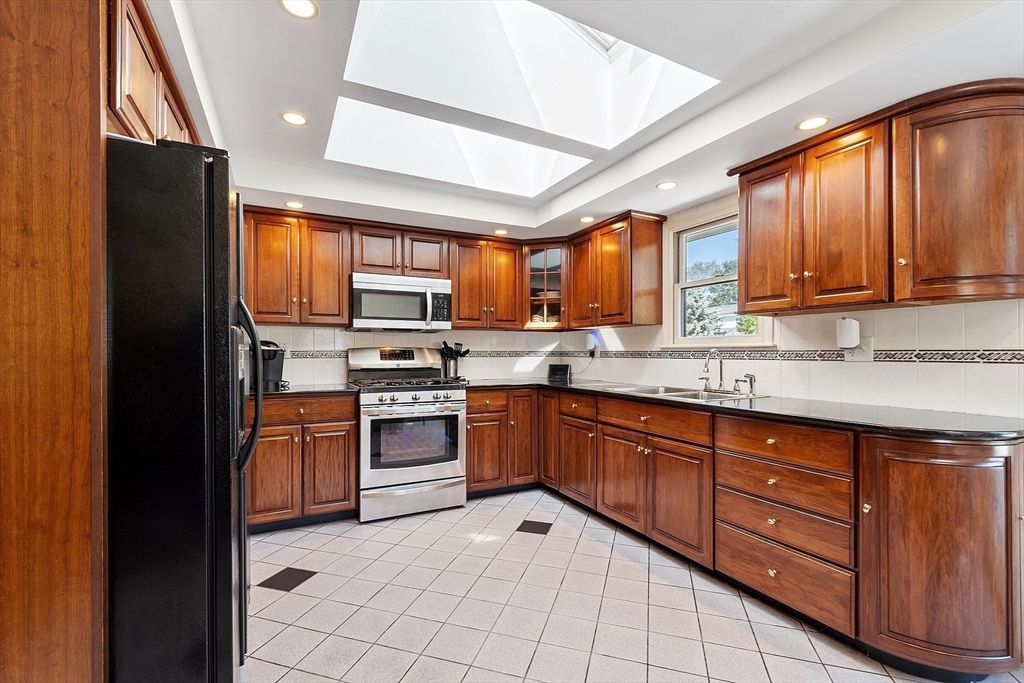 Gloucester, Massachusetts, 01930, United States, 4 Bedrooms Bedrooms, ,2 BathroomsBathrooms,Residential,For Sale,1992887