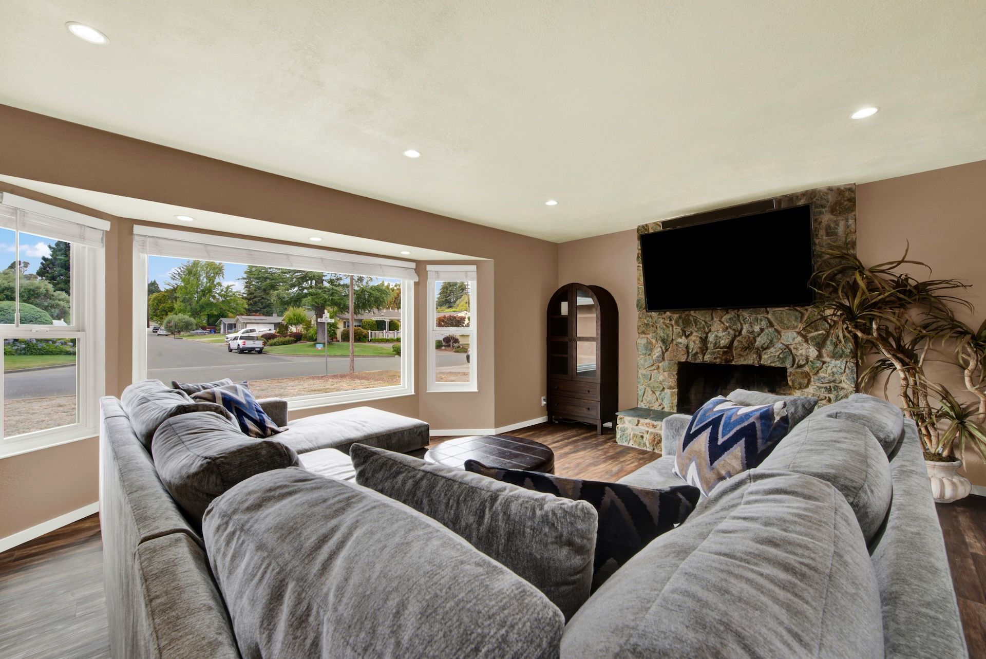  Wonderfully Updated Browns Valley Home - 物件實景