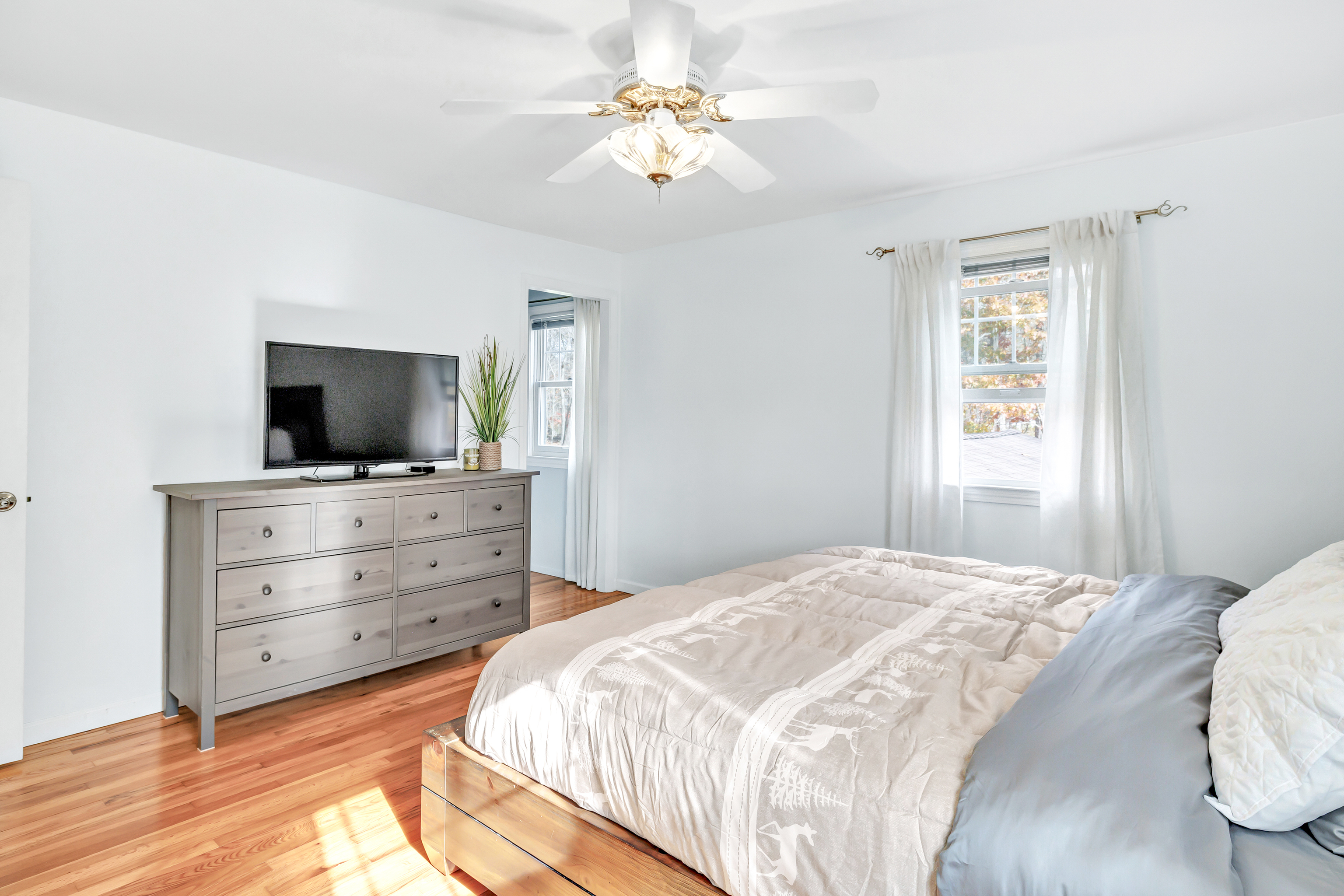 Monroe, Connecticut, 06468, United States, 4 Bedrooms Bedrooms, ,3 BathroomsBathrooms,Residential,For Sale,1989418