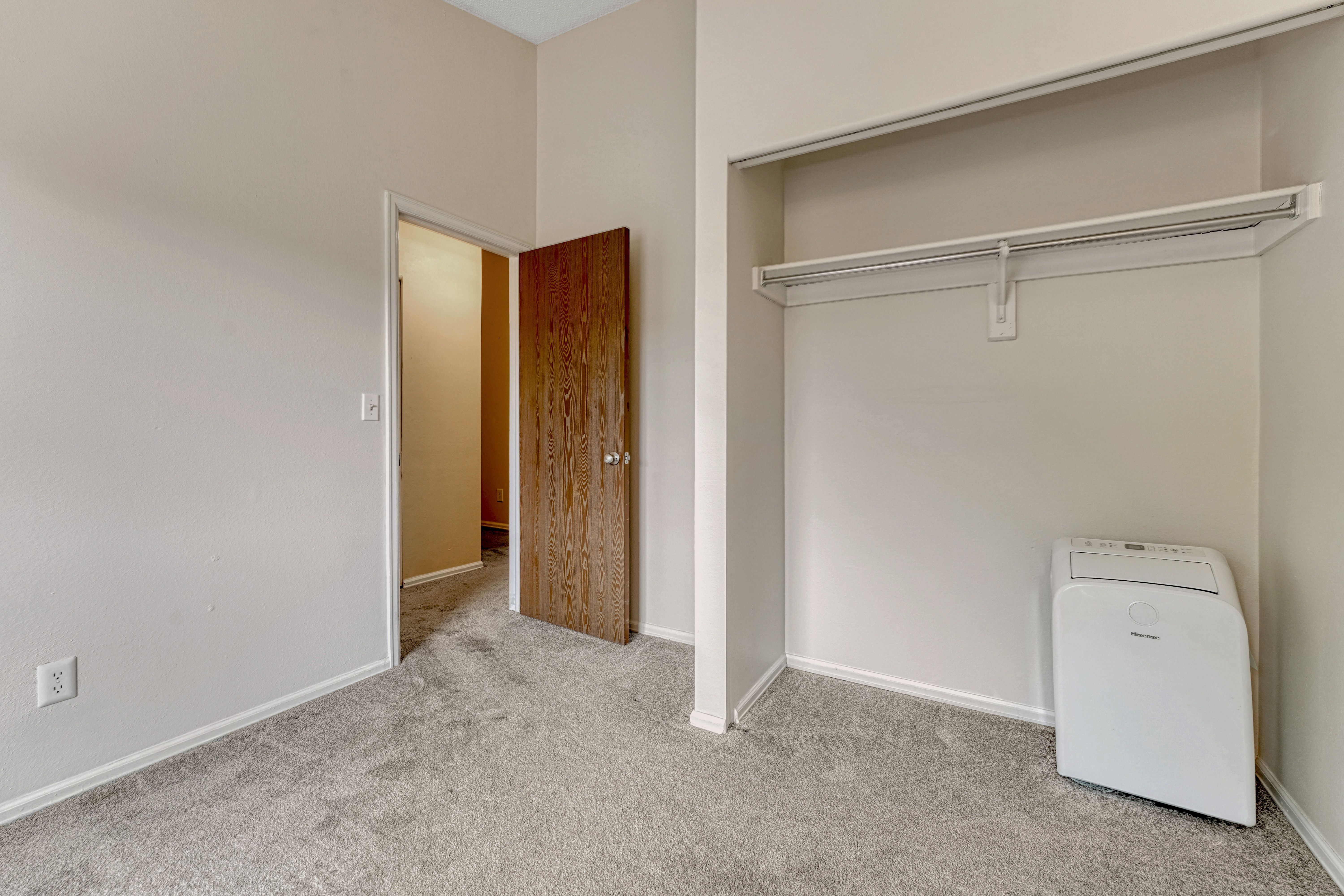  Sunlit Townhouse with Mountain Views & Private Patio - 物件實景