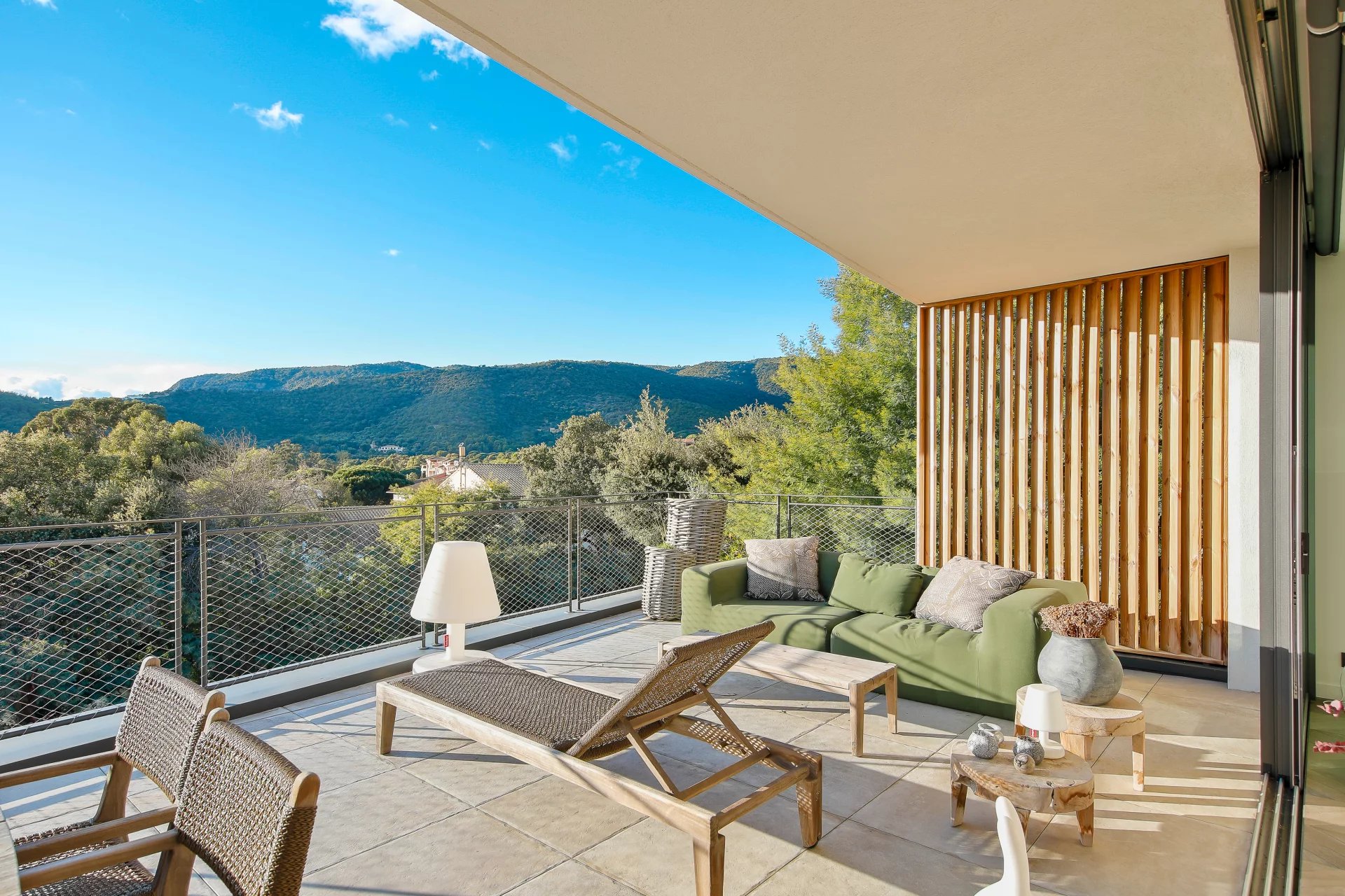 Le Lavandou, Provence-Alpes-Côte d’Azur, 83980, FR, 4 Bedrooms Bedrooms, ,Residential,For Sale,1998192