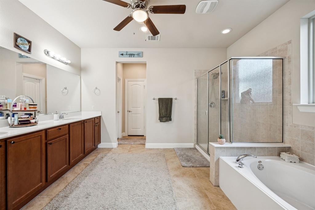Rowlett, Texas, 75089, United States, 4 Bedrooms Bedrooms, ,4 BathroomsBathrooms,Residential,For Sale,1911433
