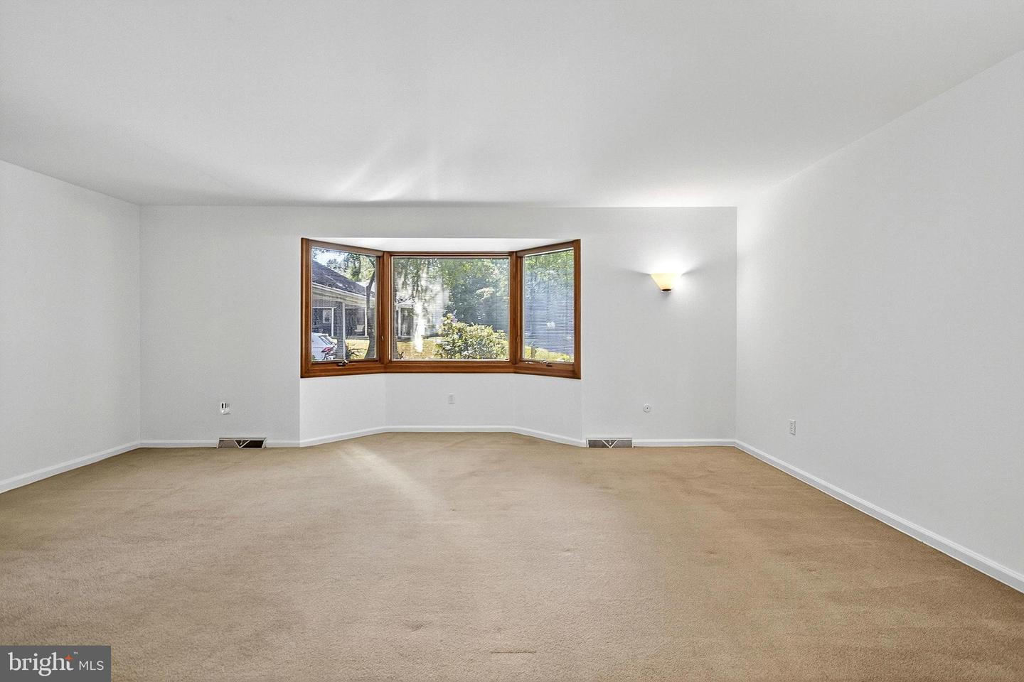 WILMINGTON, Delaware, 19810, United States, 4 Bedrooms Bedrooms, ,3 BathroomsBathrooms,Residential,For Sale,1990467