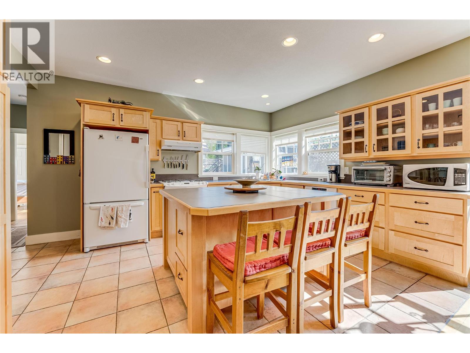 VERNON, British Columbia, V1T 2P9, CA, 5 Bedrooms Bedrooms, ,4 BathroomsBathrooms,Residential,For Sale,1948621