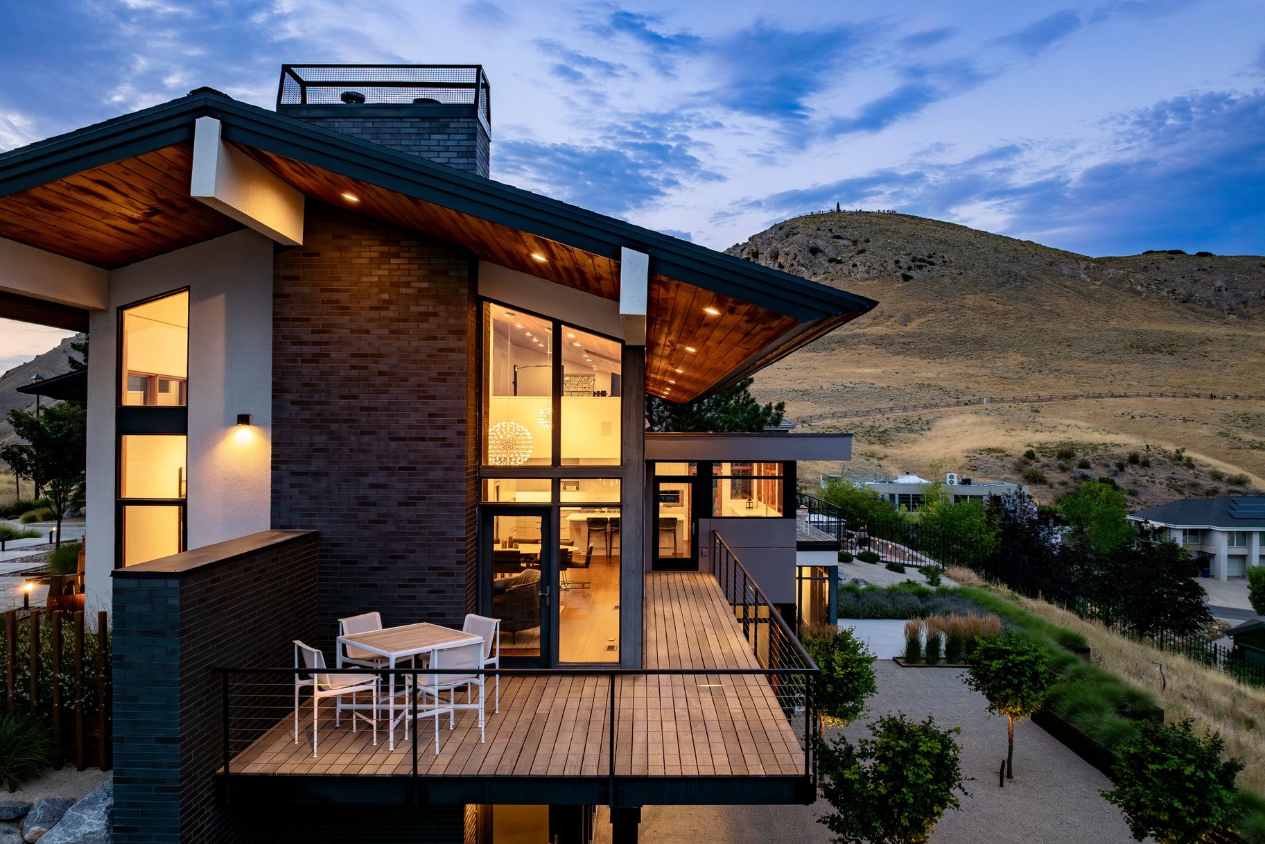  Stunning Contemporary Home with Commanding Views - 物件實景
