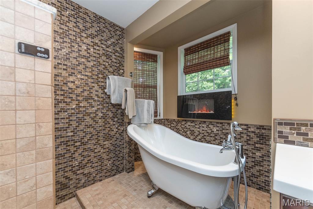 Eureka, Missouri, 63025, United States, 4 Bedrooms Bedrooms, ,4 BathroomsBathrooms,Residential,For Sale,1941693
