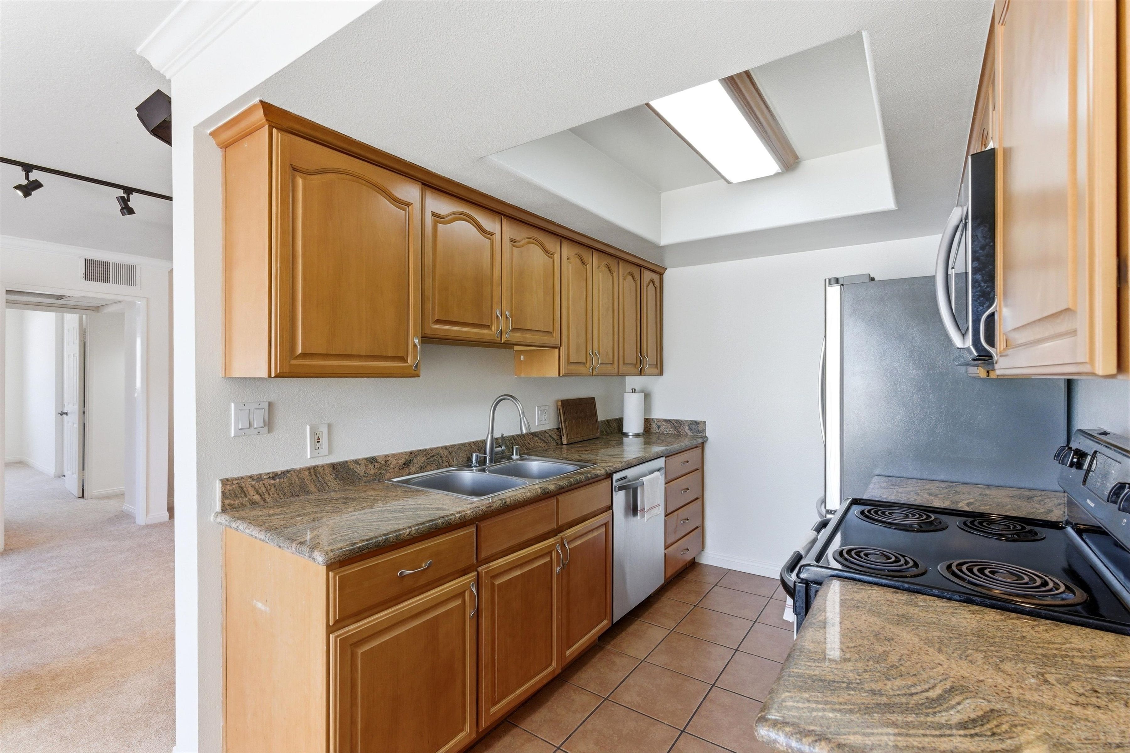  1015 East Spazier Avenue, Unit 205 - 物件實景