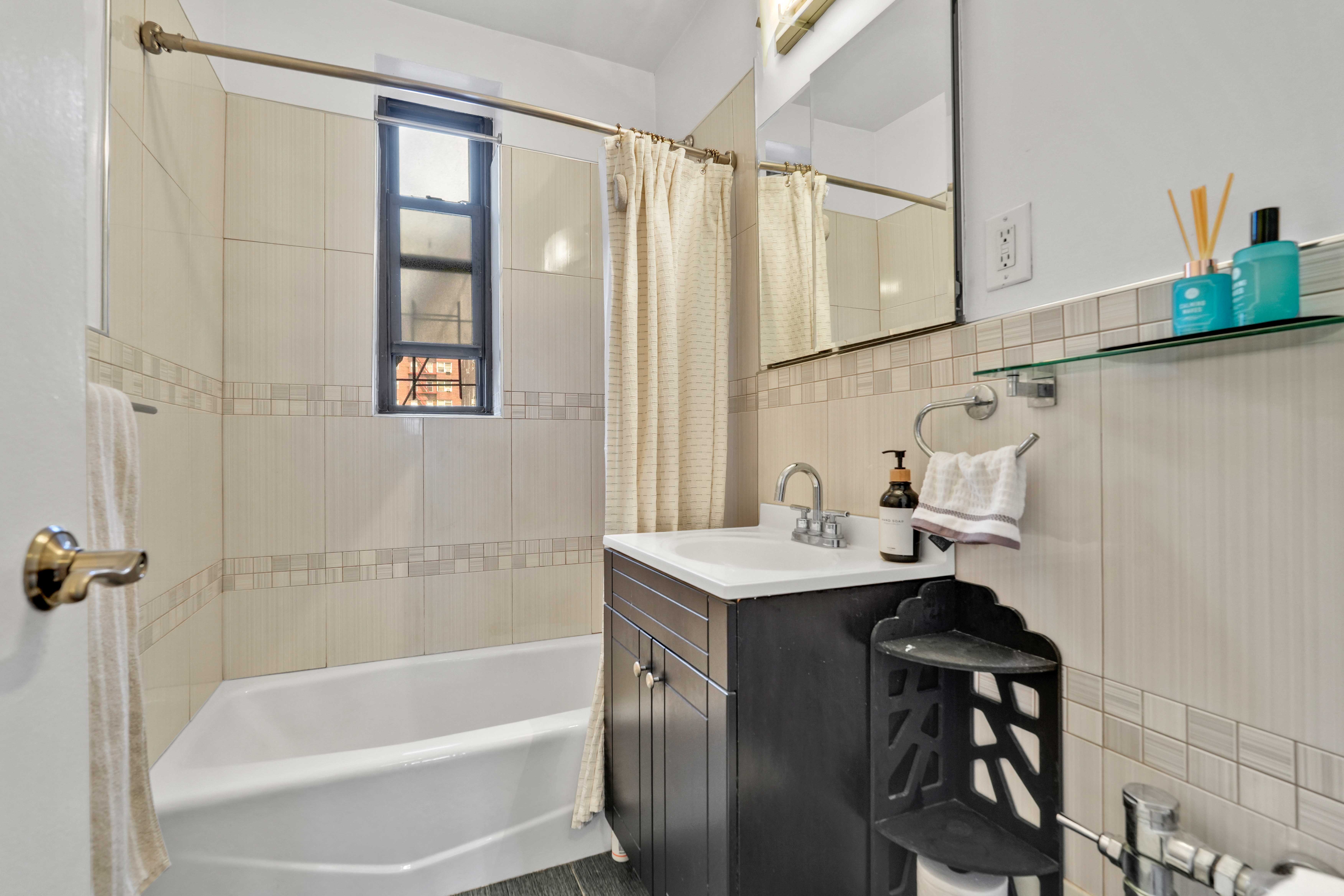 67-35 Yellowstone Boulevard #4P, Forest Hills, NY, 11375 - 物件實景