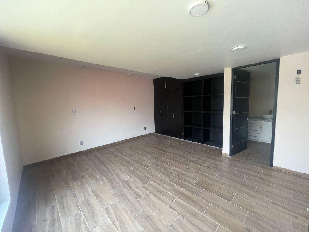 Mariano Azuela, Naucalpan de Juárez, Estado de México, 53100, Mexico, 4 Bedrooms Bedrooms, ,4 BathroomsBathrooms,Residential,For Sale,Mariano Azuela,1626519