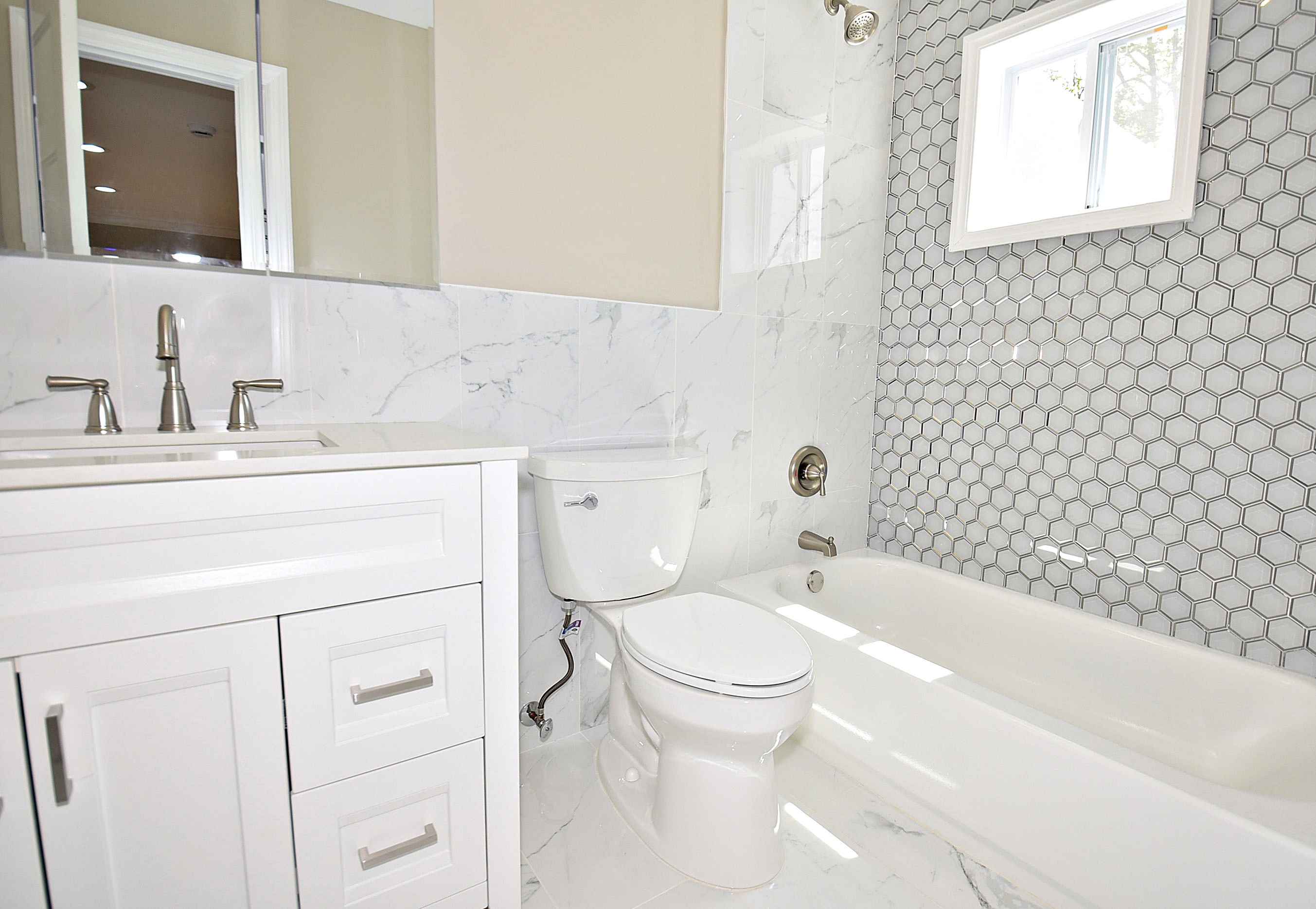East Marion, New York, 11939, United States, 3 Bedrooms Bedrooms, ,3 BathroomsBathrooms,Residential,For Sale,1805250