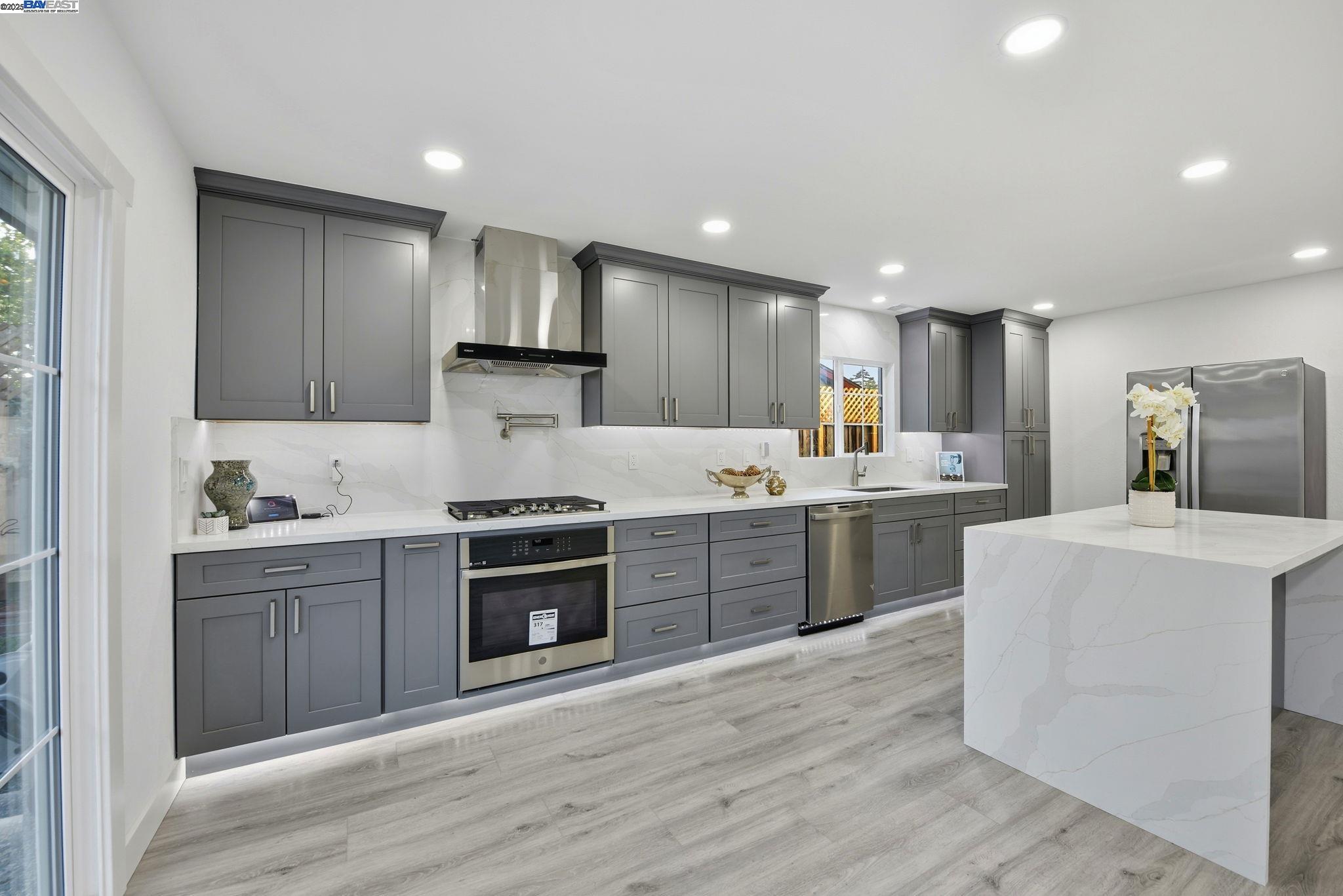 Union City, California, 94587, United States, 3 Bedrooms Bedrooms, ,2 BathroomsBathrooms,Residential,For Sale,2002986