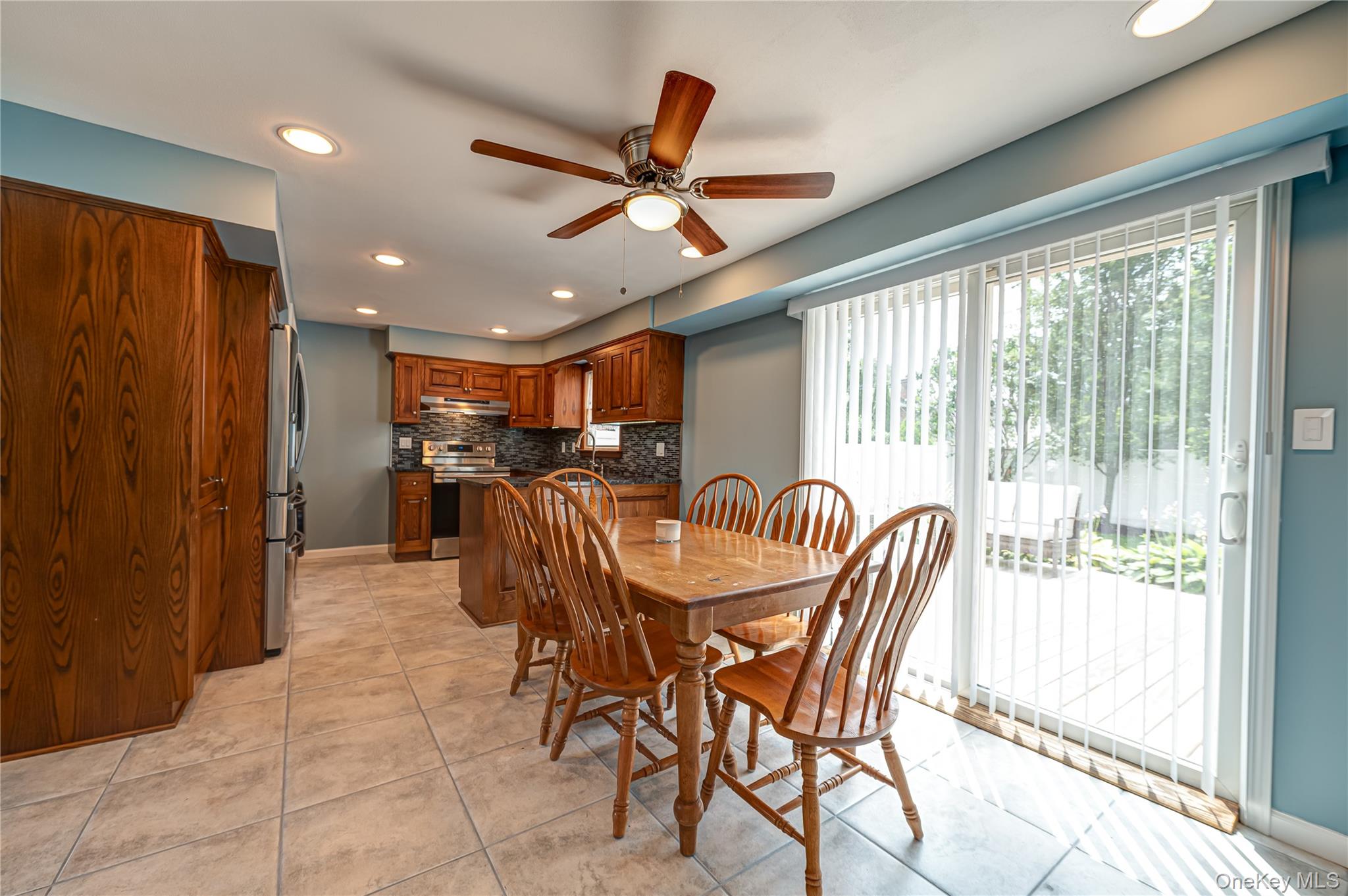  16 Sussex Lane, Lake Grove, NY, 11755 - 物件實景