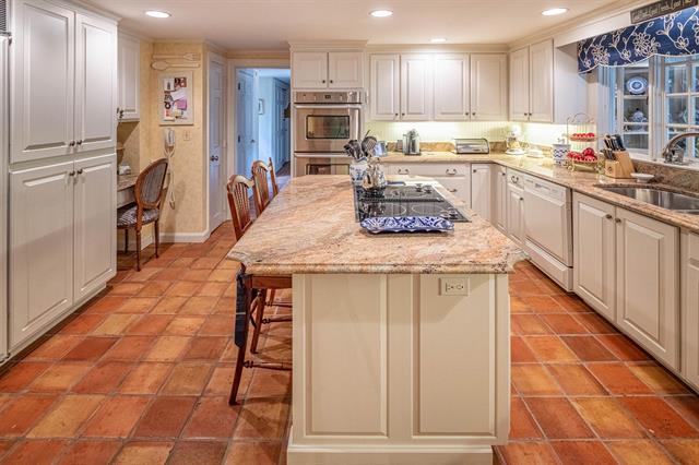 Dover, New Hampshire, 03820, United States, 3 Bedrooms Bedrooms, ,4 BathroomsBathrooms,Residential,For Sale,1926257