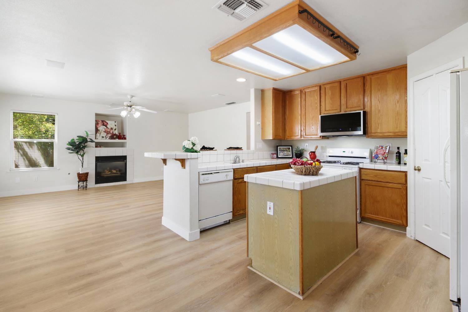 Folsom, California, 95630, United States, 4 Bedrooms Bedrooms, ,3 BathroomsBathrooms,Residential,For Sale,1926196