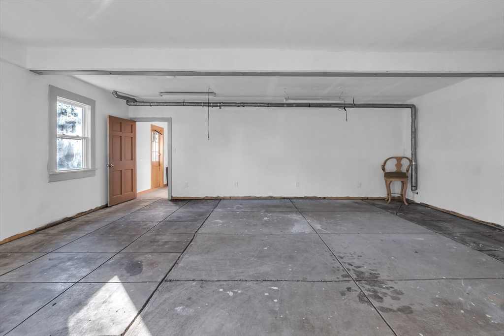 Orange, Massachusetts, 01364, United States, 7 Bedrooms Bedrooms, ,6 BathroomsBathrooms,Residential,For Sale,1991078