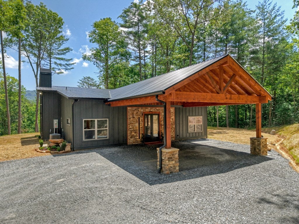 Mineral Bluff, Georgia, 30559, United States, 3 Bedrooms Bedrooms, ,3 BathroomsBathrooms,Residential,For Sale,1871294