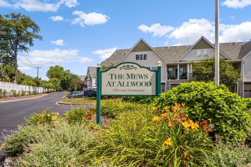 Clifton, New Jersey, 07012, United States, 3 Bedrooms Bedrooms, ,3 BathroomsBathrooms,Residential,For Sale,1937751
