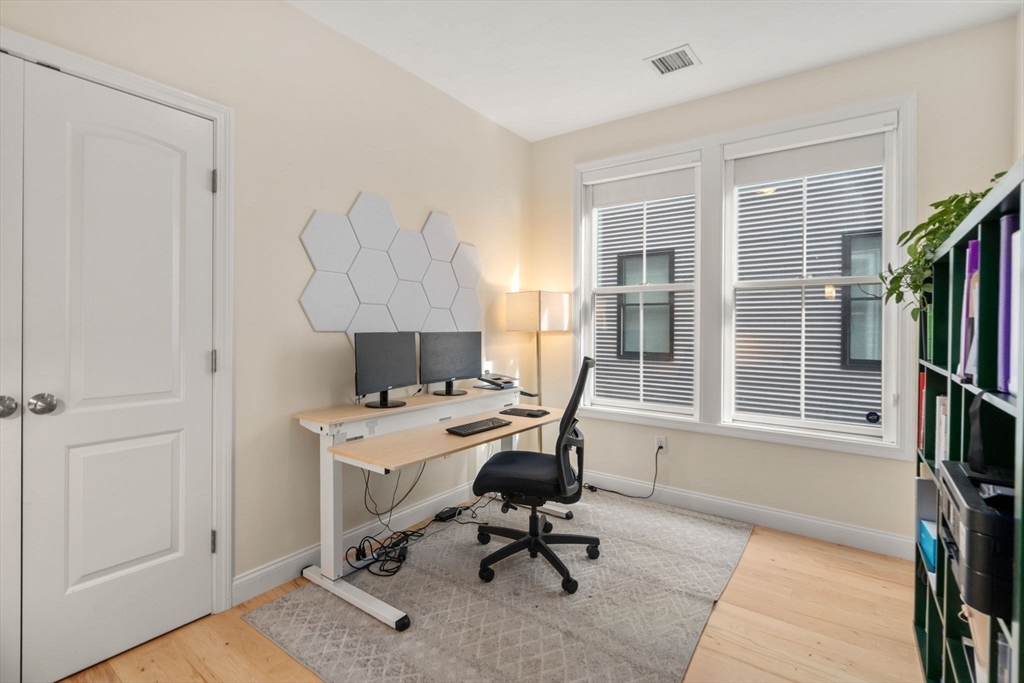 Boston, Massachusetts, 02128, United States, 3 Bedrooms Bedrooms, ,2 BathroomsBathrooms,Residential,For Sale,2002086