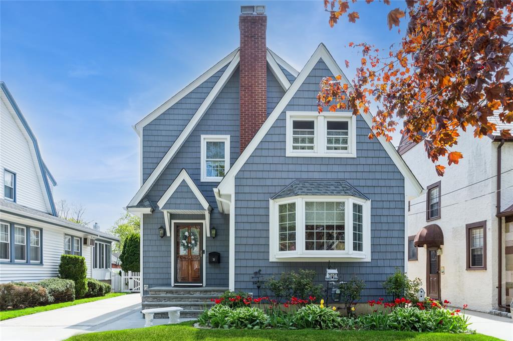 Floral Park, New York, 11001, United States, 3 Bedrooms Bedrooms, ,2 BathroomsBathrooms,Residential,For Sale,1798348
