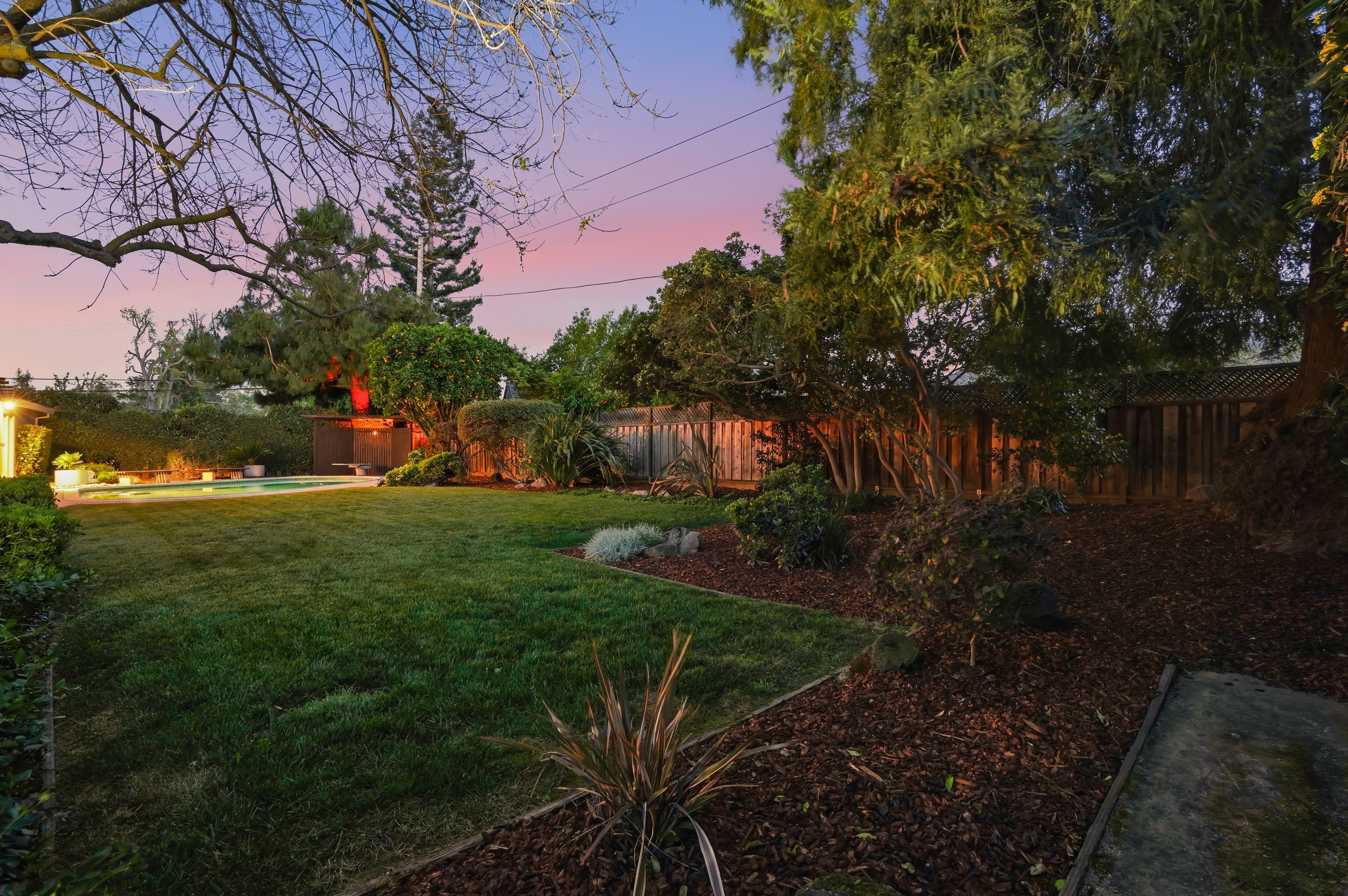  Single-Level Rancher in Coveted Neighborhood - 物件實景