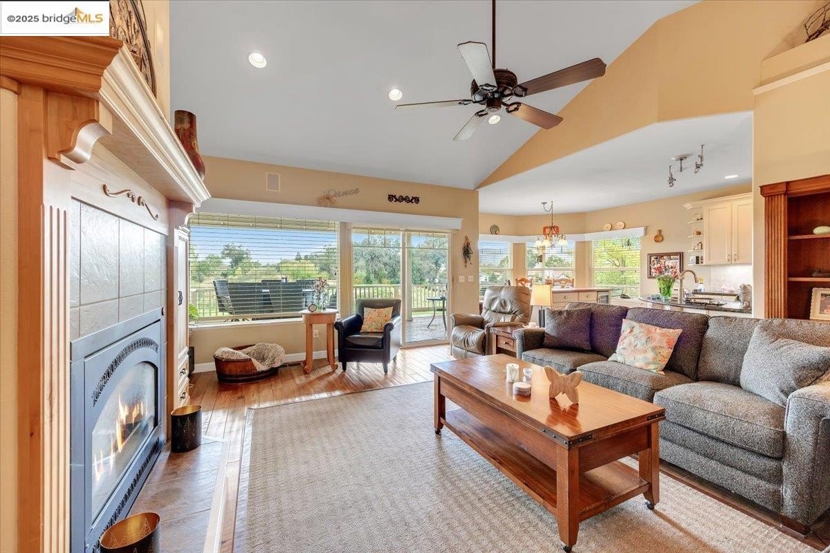 Angels Camp, California, 95222, United States, 3 Bedrooms Bedrooms, ,2 BathroomsBathrooms,Residential,For Sale,1956935