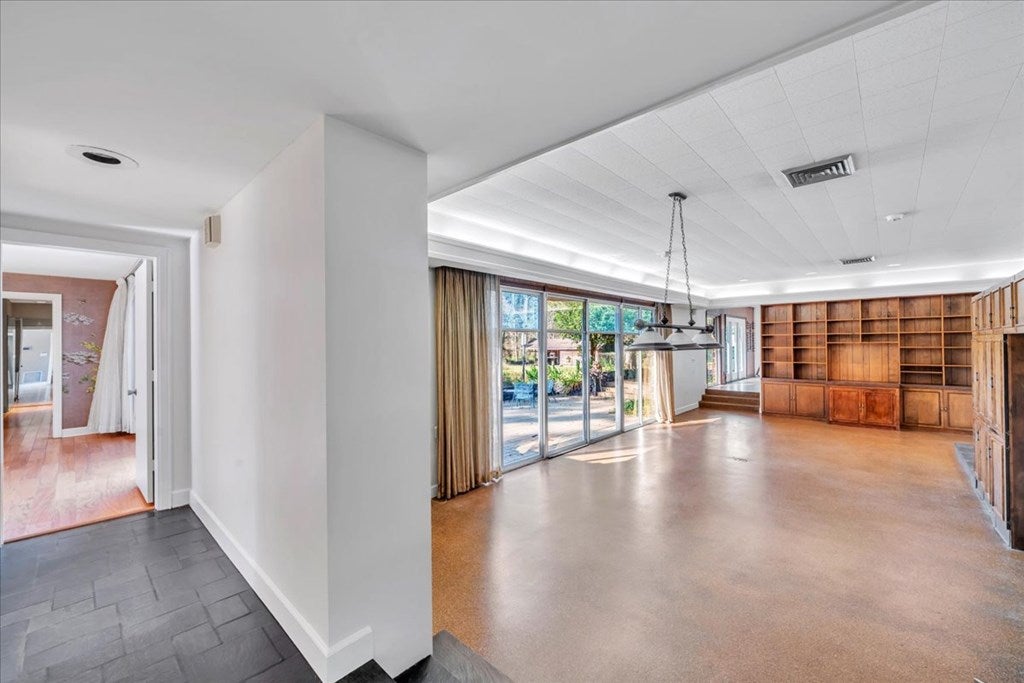 Cordele, Georgia, 31015, United States, 3 Bedrooms Bedrooms, ,5 BathroomsBathrooms,Residential,For Sale,1977947