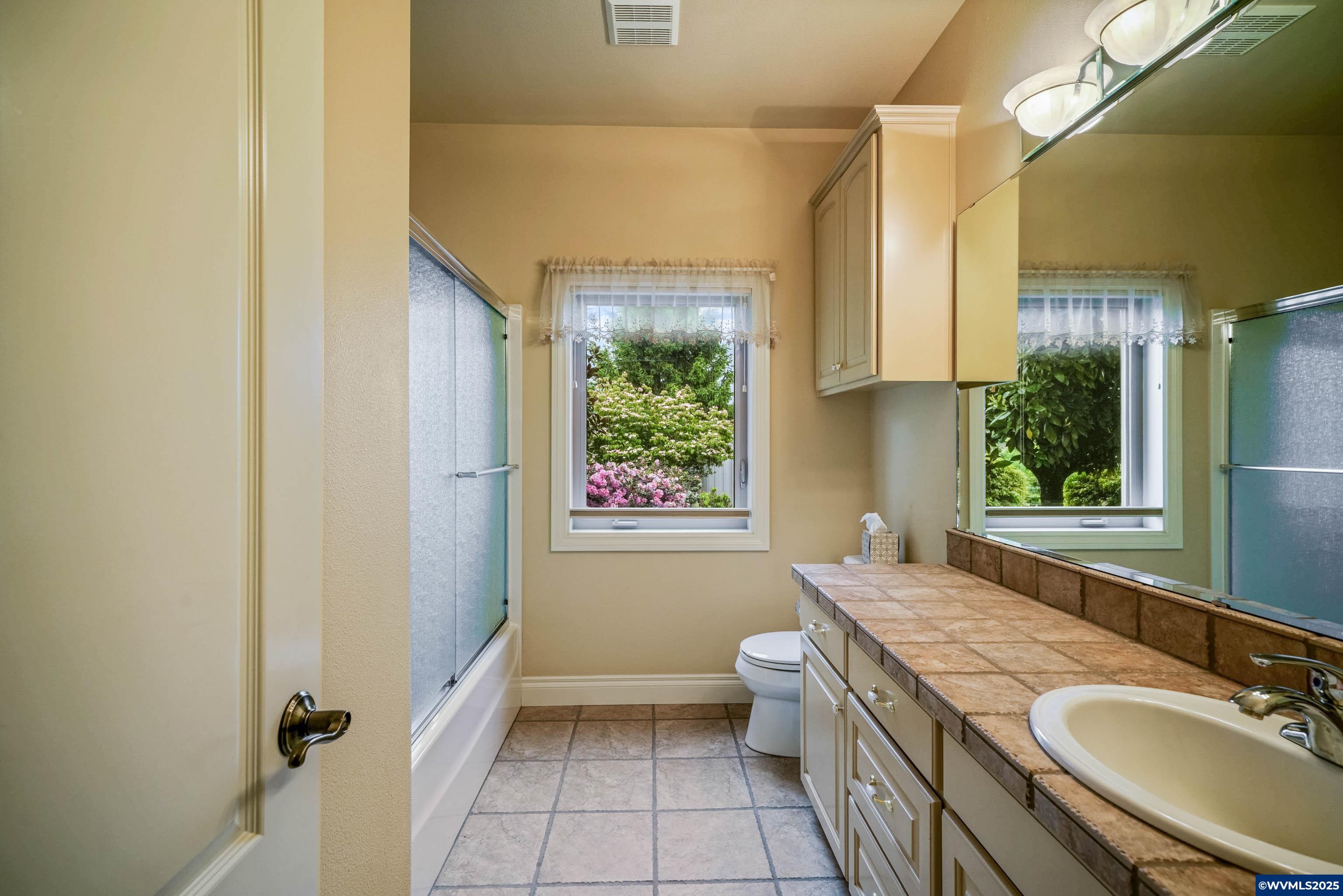 Turner, Oregon, 97392, United States, 4 Bedrooms Bedrooms, ,3 BathroomsBathrooms,Residential,For Sale,1827852