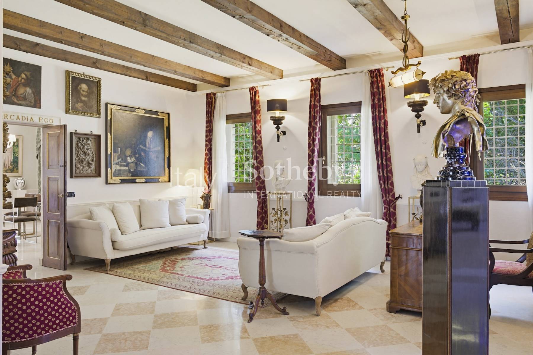  Restored country villa with an Italianstyle garden - 物件實景
