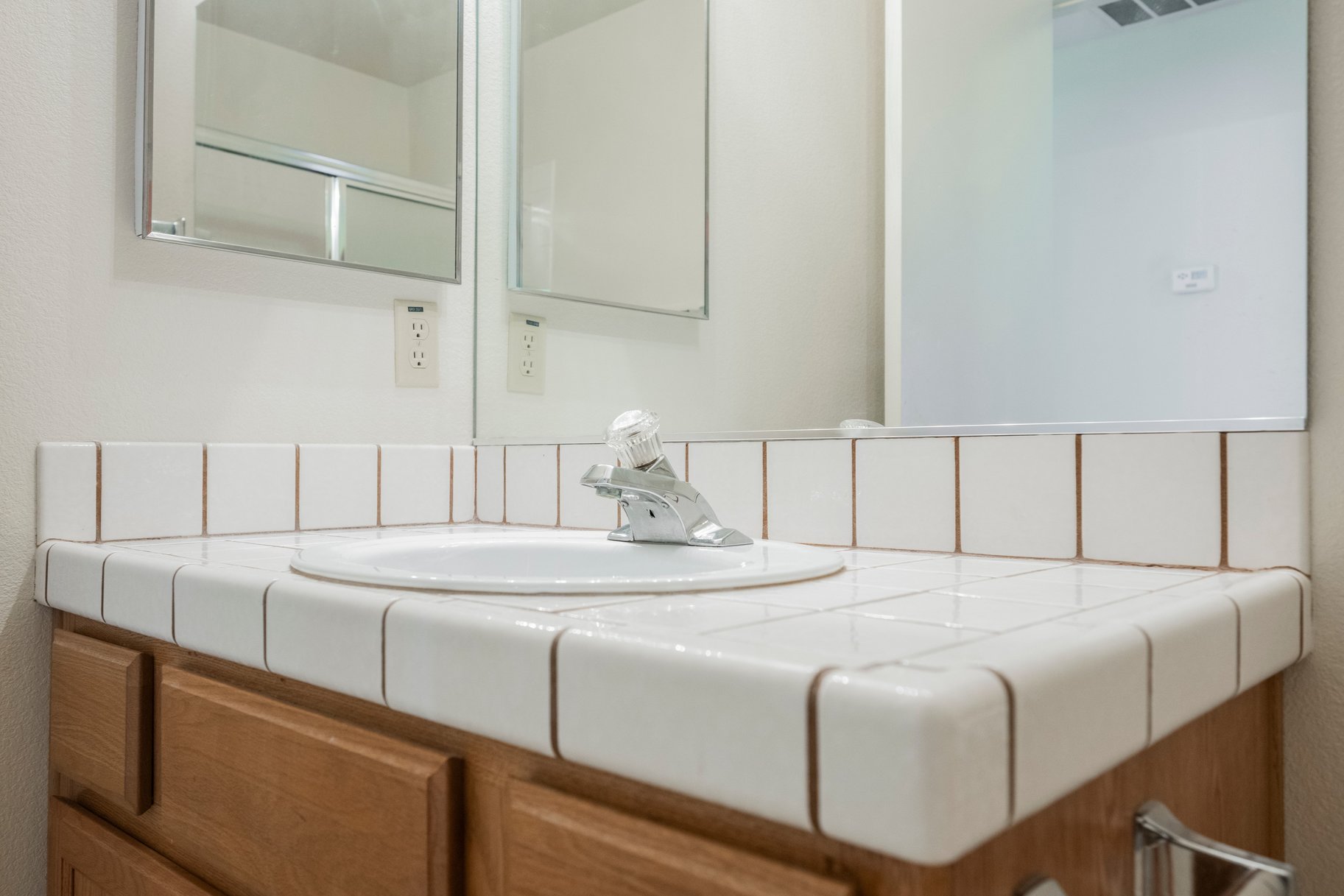  Rare Half Acre Opportunity in Henderson HOA, RV Hookups, Endless Potential - 物件實景