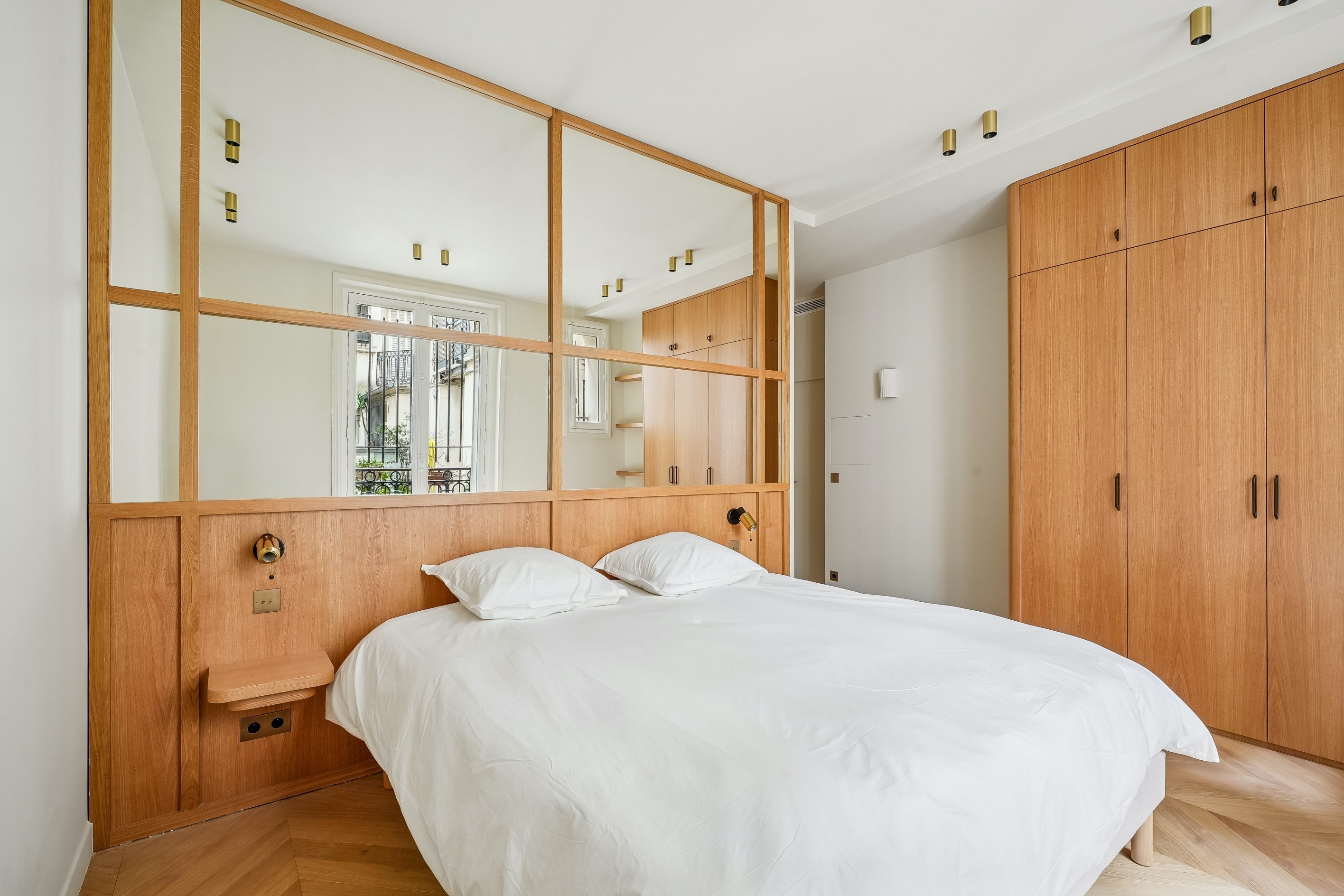  Off-Market – Exceptional Garden-Level Apartment Facing the Eiffel Tower - 物件實景
