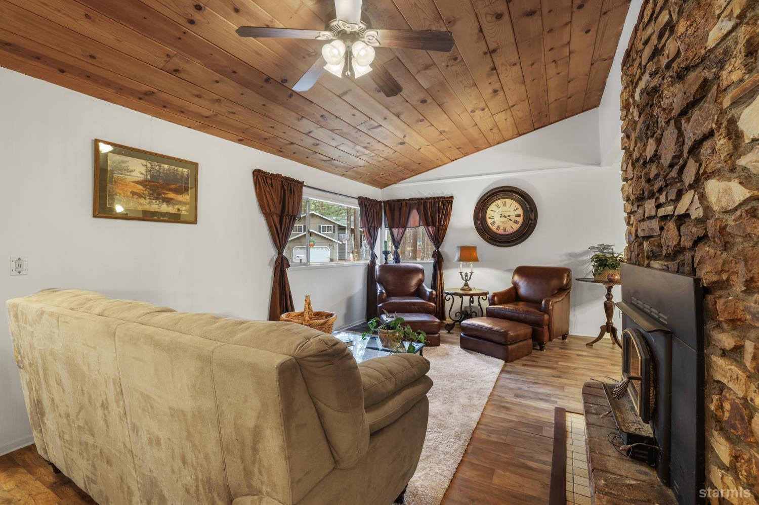 South Lake Tahoe, California, 96150, United States, 3 Bedrooms Bedrooms, ,2 BathroomsBathrooms,Residential,For Sale,2003328