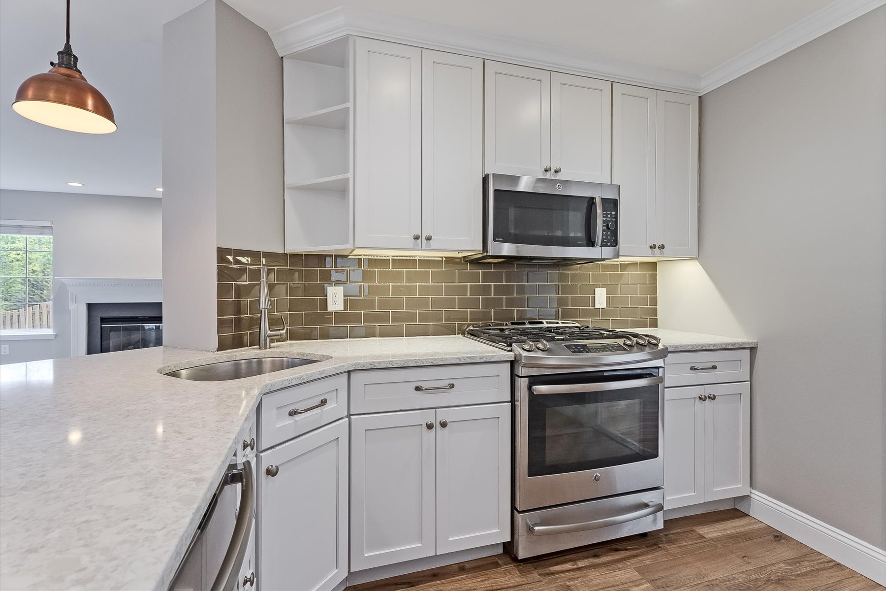  ?Country Oaks? Colonial Home Provides Comfort and Space in a Great Location - 物件實景