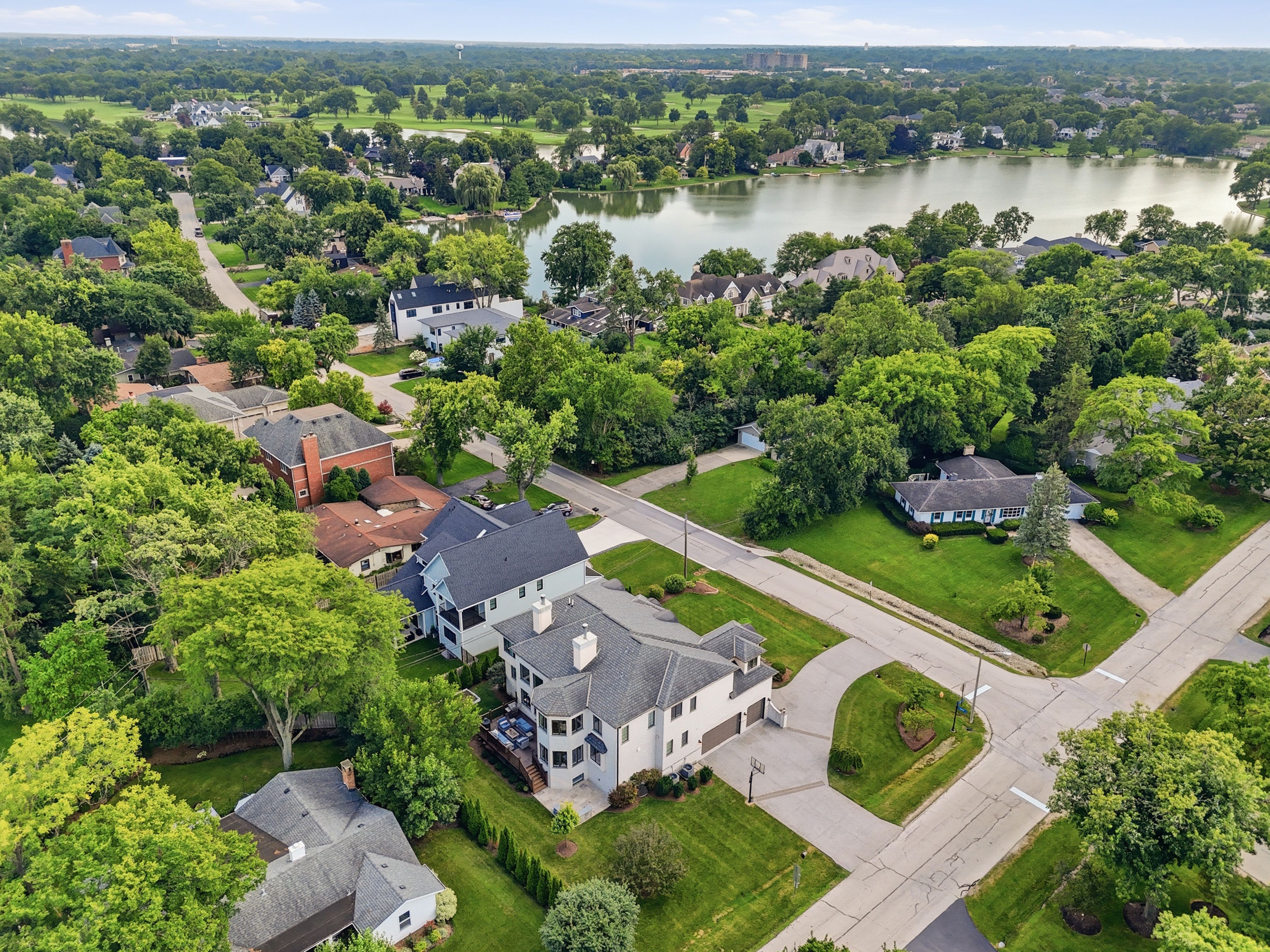  Perfectly Positioned in the Prestigious Golfview Hills Community of Hinsdale - 物件實景