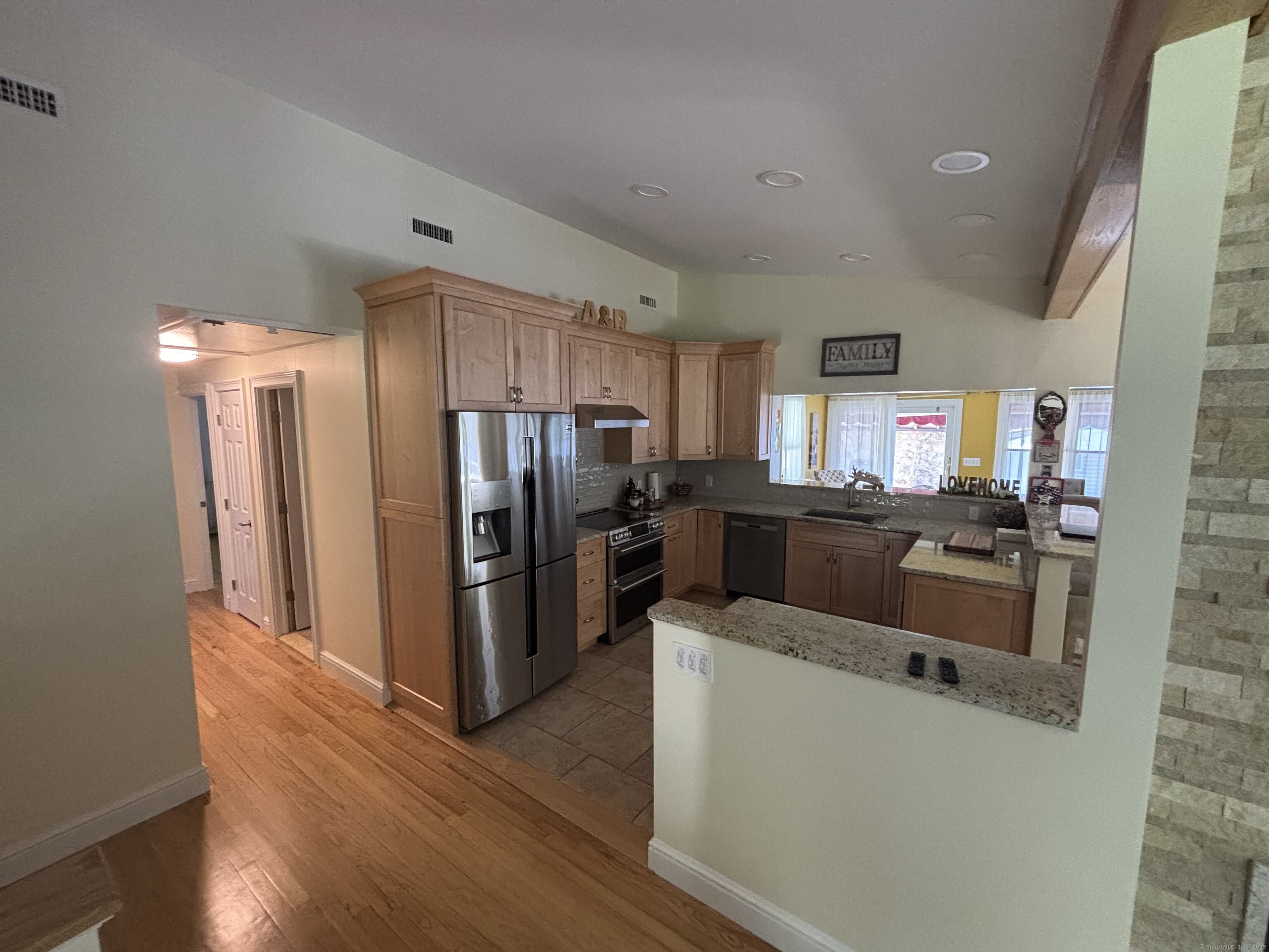 East Lyme, Connecticut, 06357, United States, 3 Bedrooms Bedrooms, ,2 BathroomsBathrooms,Residential,For Sale,1931029