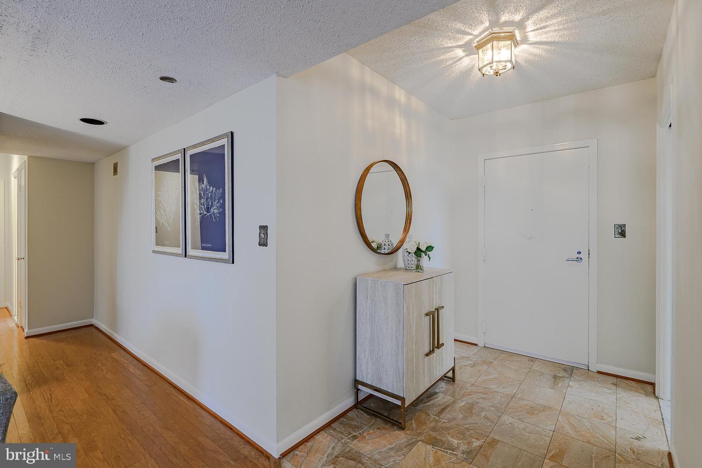 Arlington, Virginia, 22204, United States, 2 Bedrooms Bedrooms, ,2 BathroomsBathrooms,Residential,For Sale,1996960