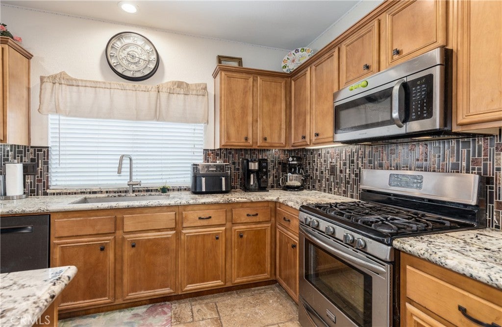 Highland, California, 92346, United States, 5 Bedrooms Bedrooms, ,4 BathroomsBathrooms,Residential,For Sale,1977847